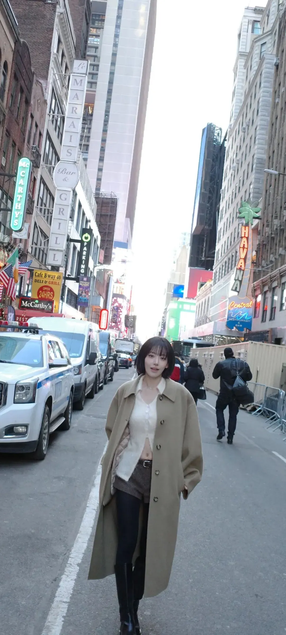 Fond d'écran de verrouillage mobile Sakura Miyawaki 4K HD télécharger — IZ*ONE, LE SSERAFIM