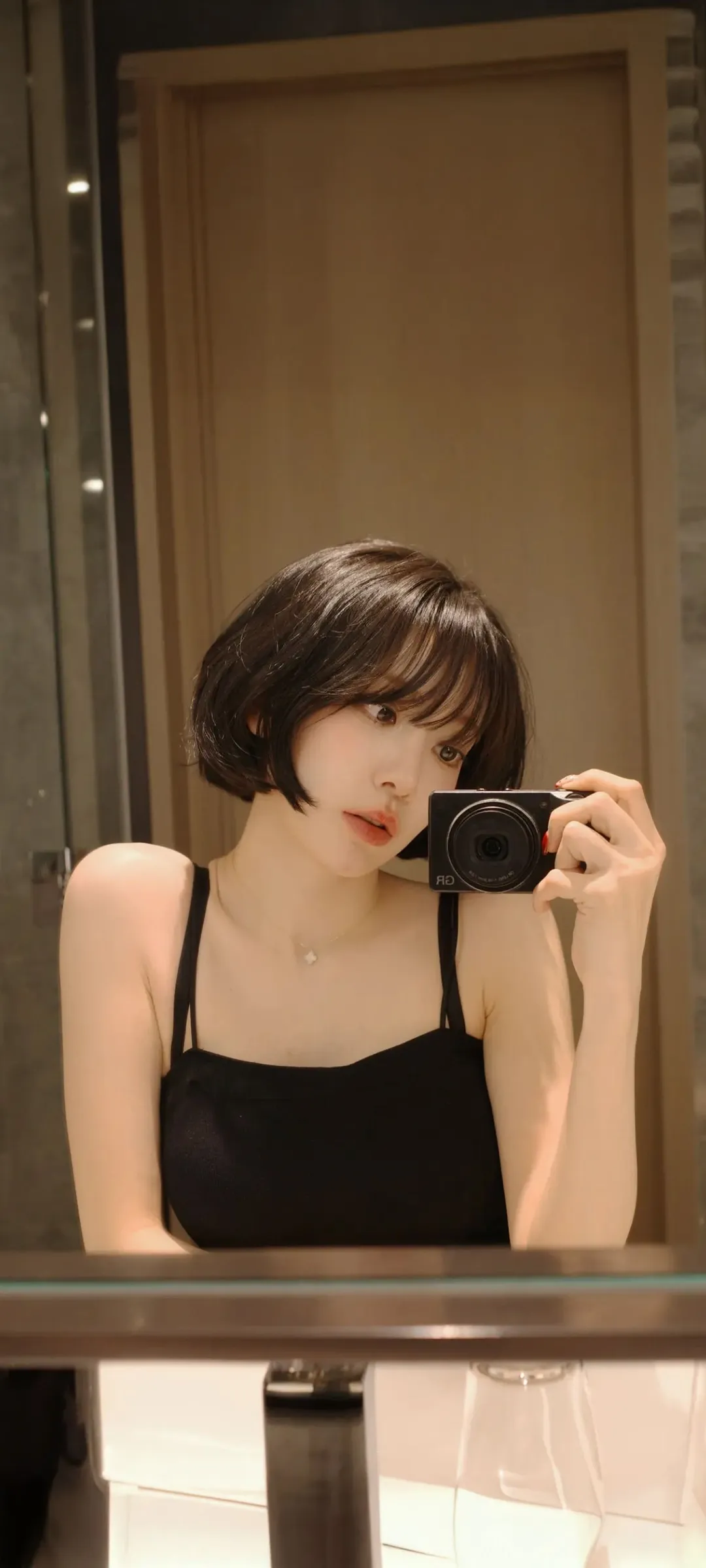 Fond d'écran de verrouillage mobile Sakura Miyawaki 4K HD télécharger — IZ*ONE, LE SSERAFIM