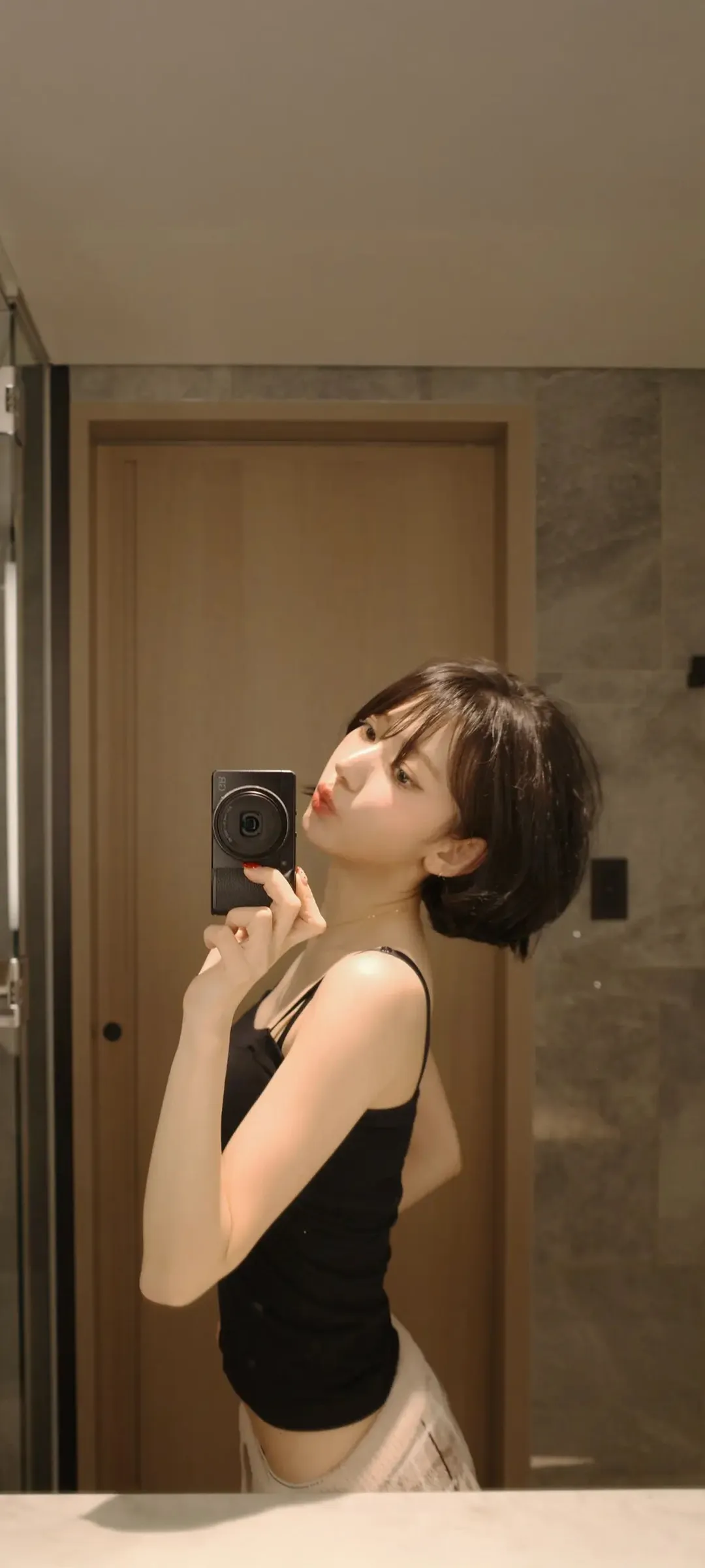 Fond d'écran de verrouillage mobile Sakura Miyawaki 4K HD télécharger — IZ*ONE, LE SSERAFIM
