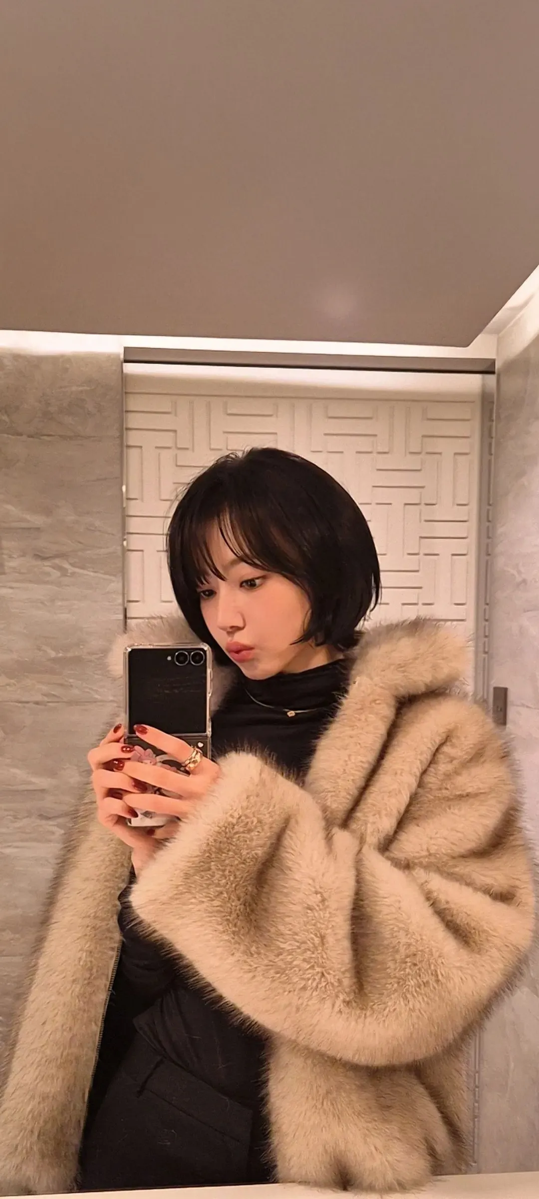 Fond d'écran de verrouillage mobile Sakura Miyawaki 4K HD télécharger — IZ*ONE, LE SSERAFIM