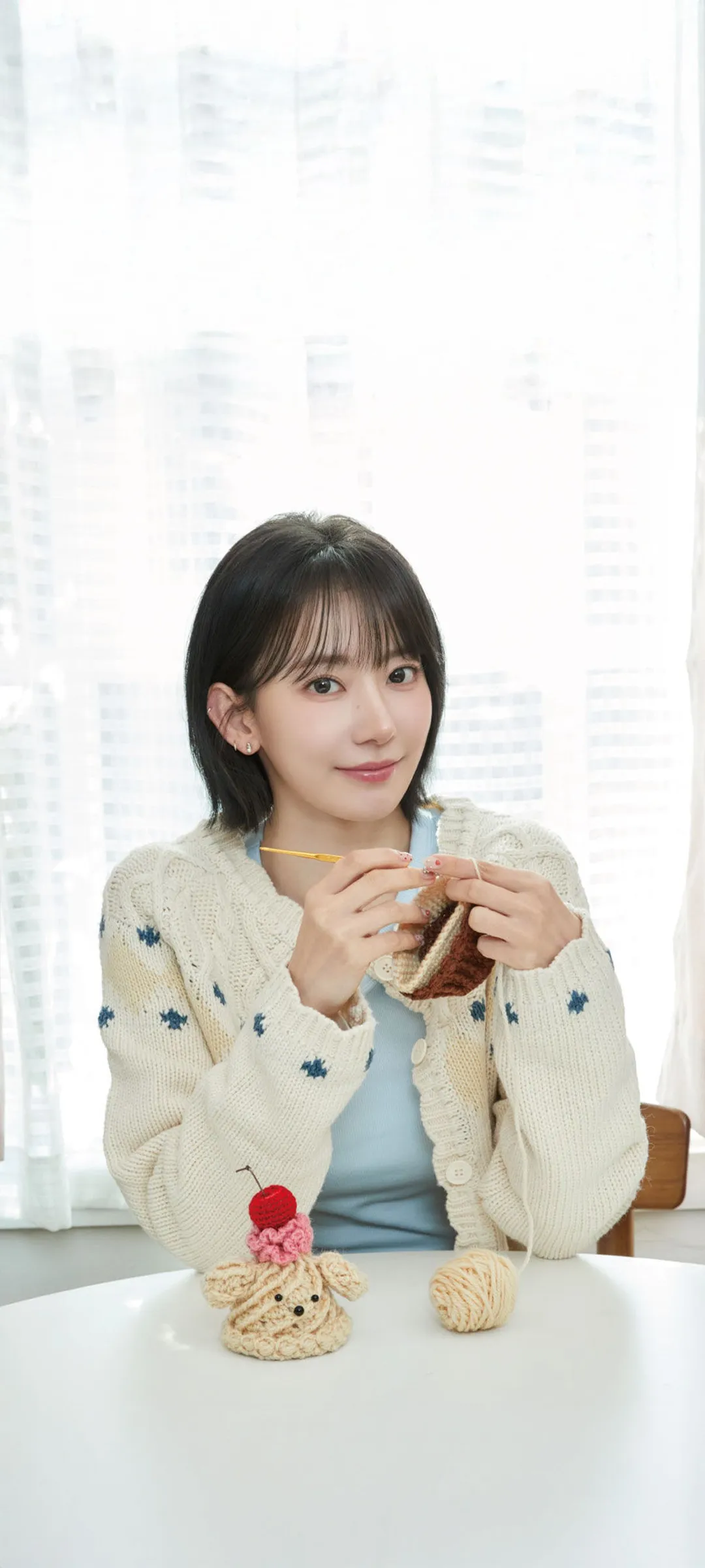 Fond d'écran de verrouillage mobile Sakura Miyawaki 4K HD télécharger — IZ*ONE, LE SSERAFIM