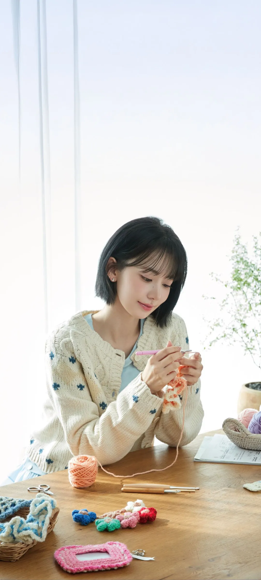 Fond d'écran de verrouillage mobile Sakura Miyawaki 4K HD télécharger — IZ*ONE, LE SSERAFIM