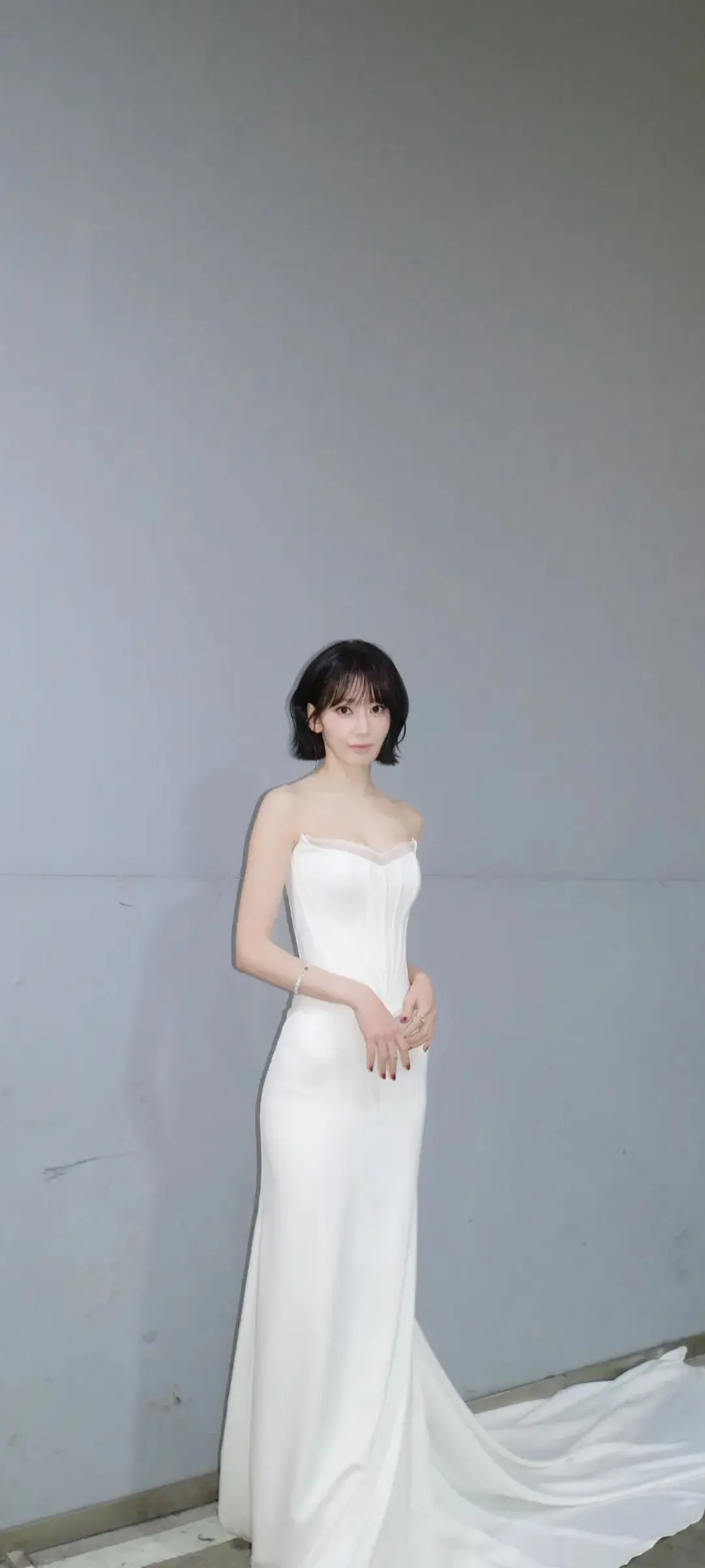 Fond d'écran de verrouillage mobile Sakura Miyawaki 4K HD télécharger — IZ*ONE, LE SSERAFIM