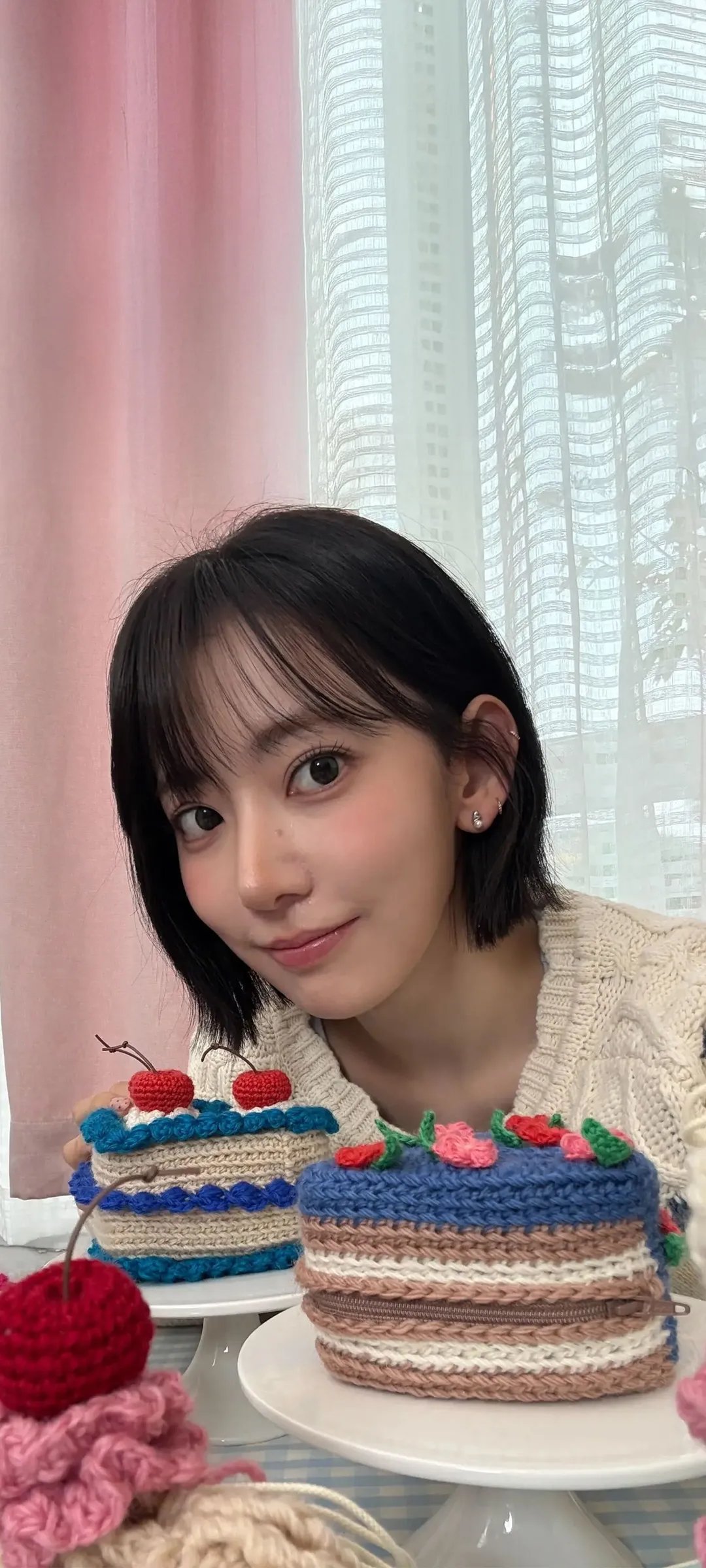 Fond d'écran de verrouillage mobile Sakura Miyawaki 4K HD télécharger — IZ*ONE, LE SSERAFIM