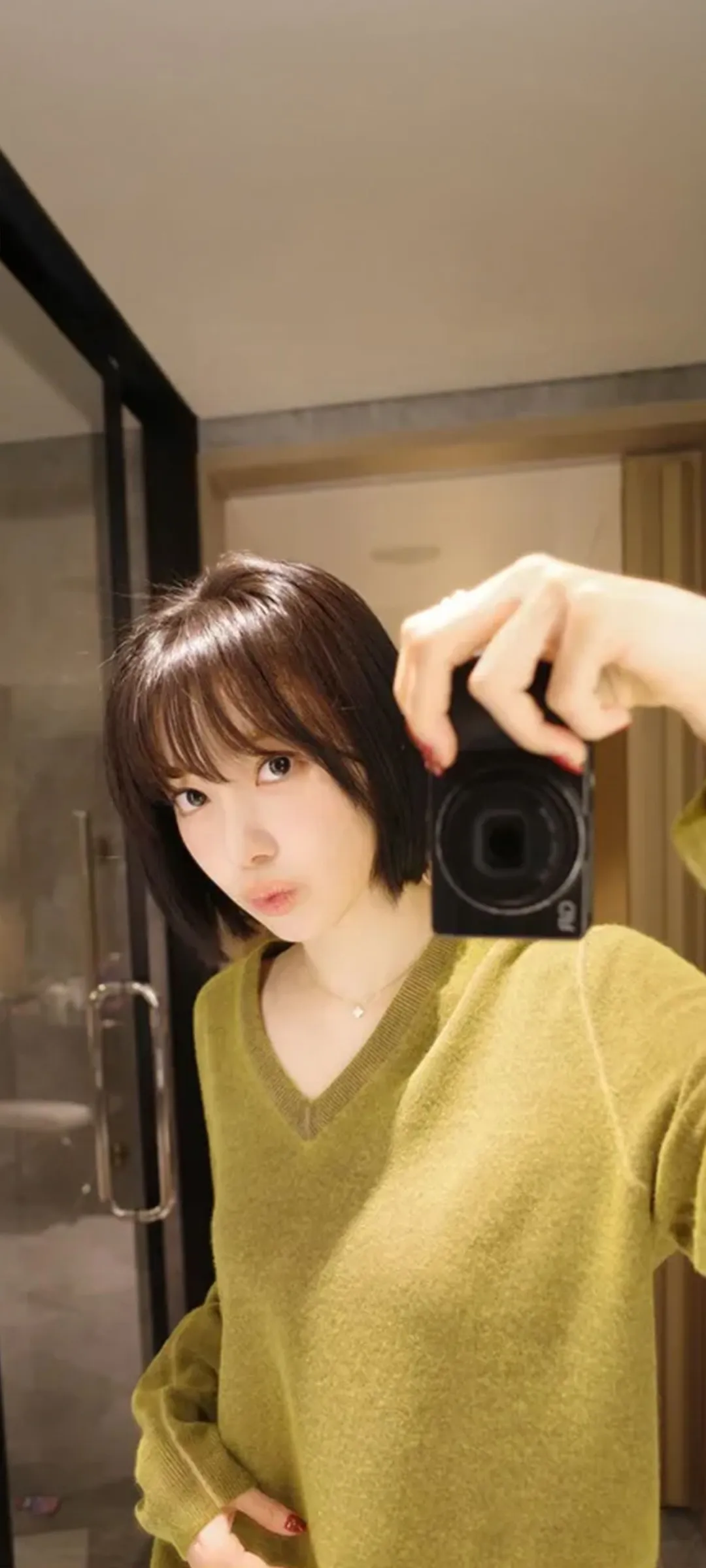 Fond d'écran de verrouillage mobile Sakura Miyawaki 4K HD télécharger — IZ*ONE, LE SSERAFIM