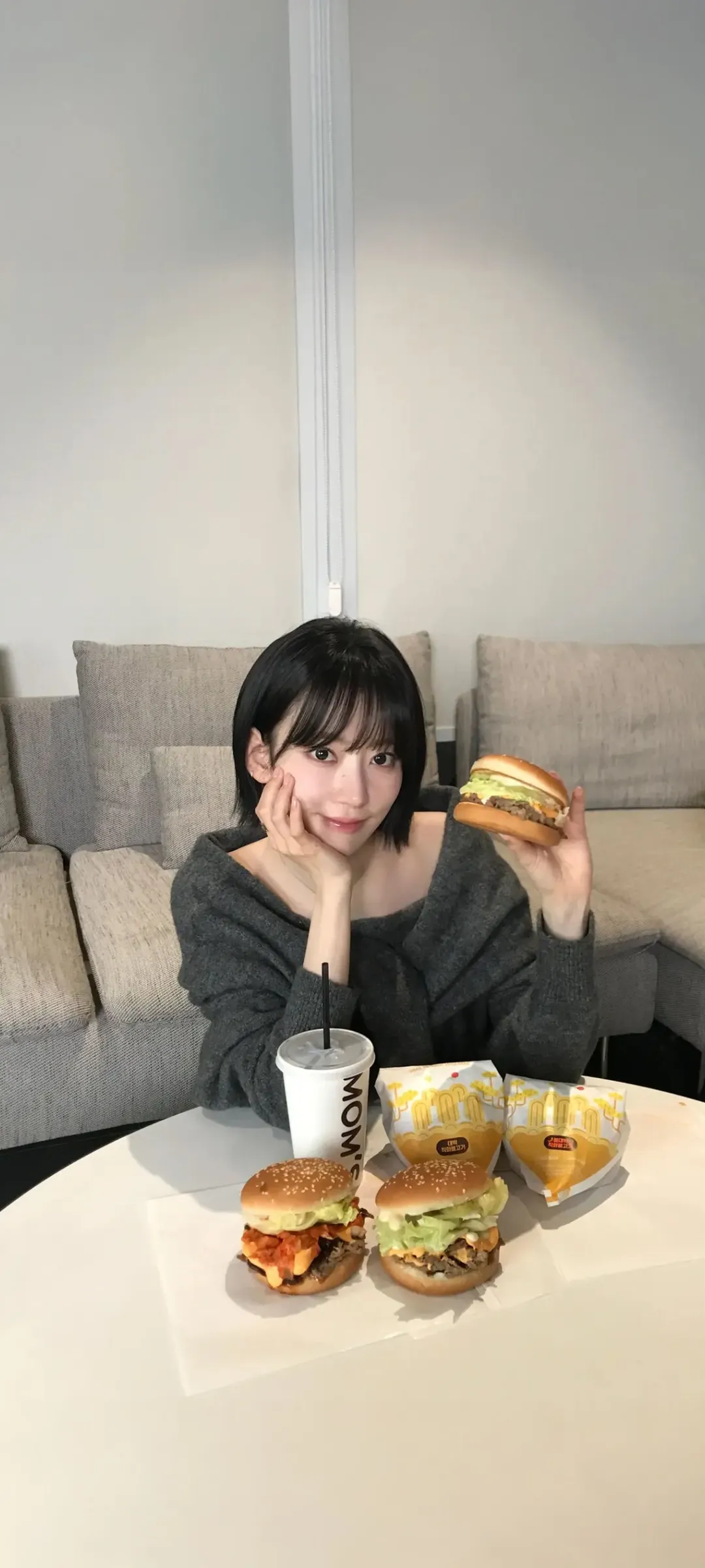 Fond d'écran de verrouillage mobile Sakura Miyawaki 4K HD télécharger — IZ*ONE, LE SSERAFIM