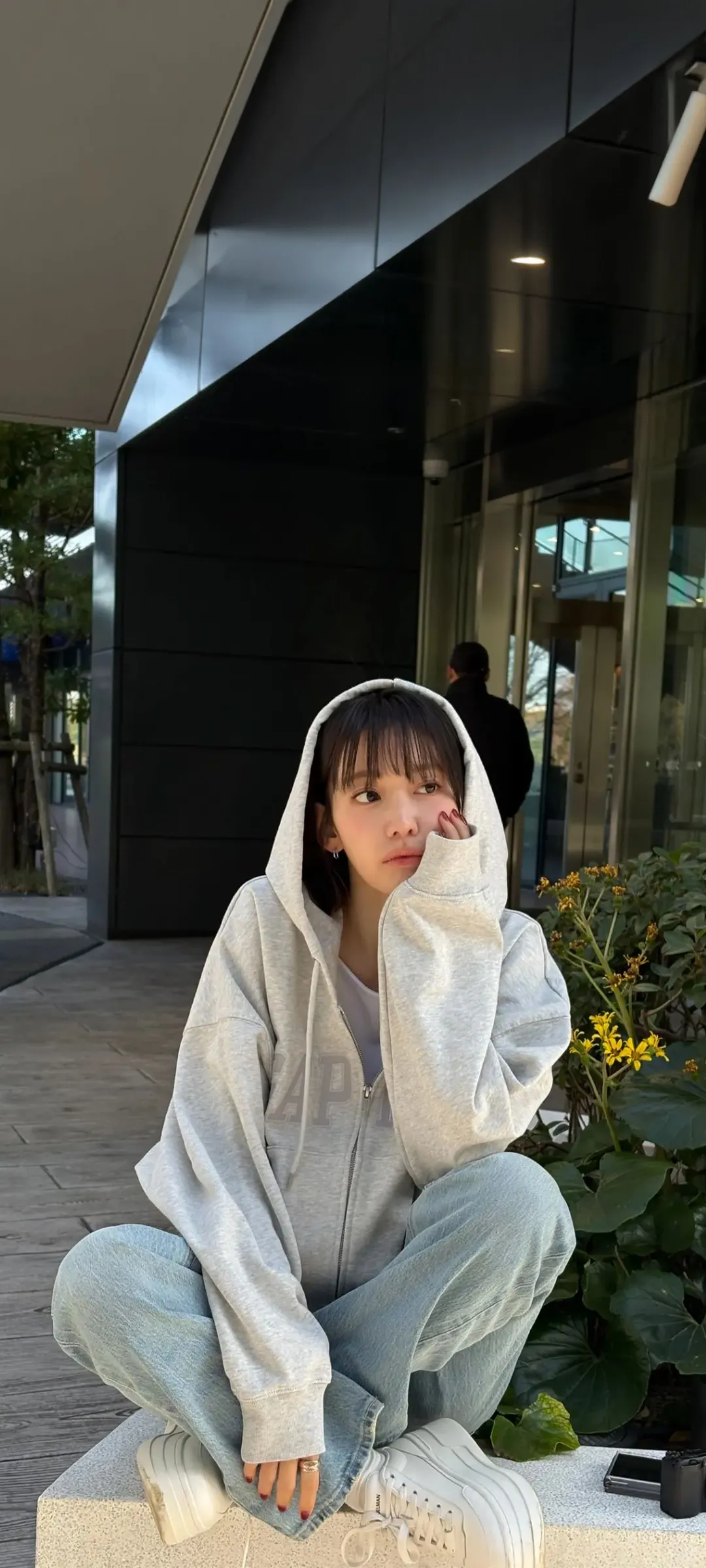 Fond d'écran de verrouillage mobile Sakura Miyawaki 4K HD télécharger — IZ*ONE, LE SSERAFIM