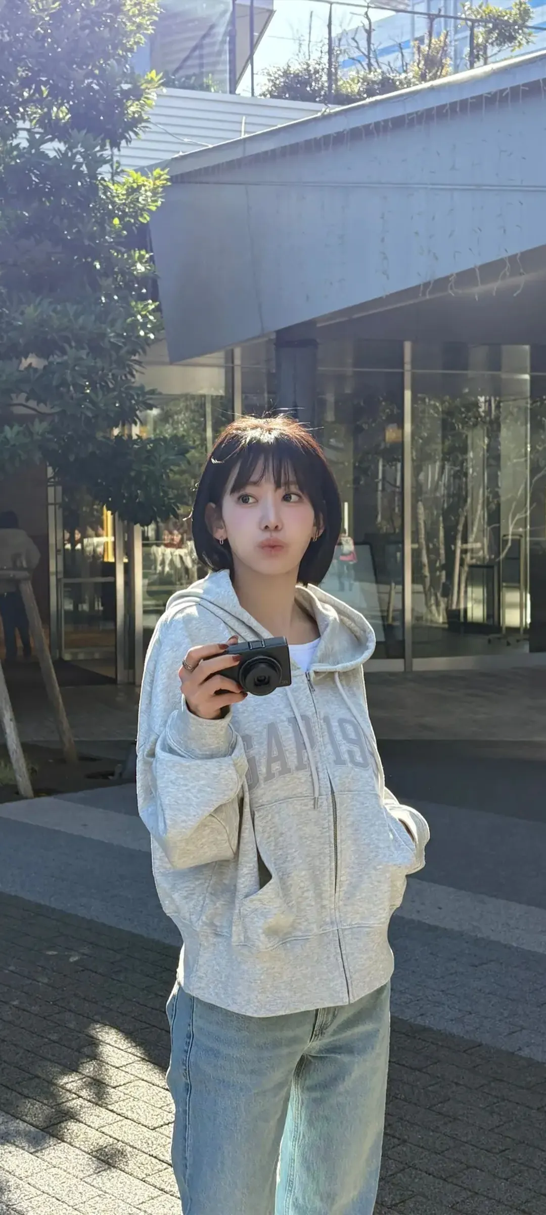Fond d'écran de verrouillage mobile Sakura Miyawaki 4K HD télécharger — IZ*ONE, LE SSERAFIM