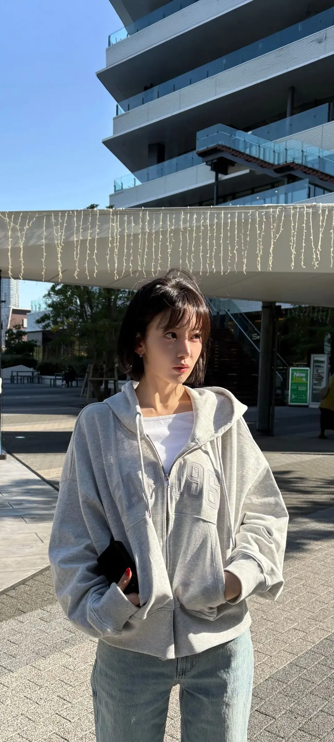 Fond d'écran de verrouillage mobile Sakura Miyawaki 4K HD télécharger — IZ*ONE, LE SSERAFIM