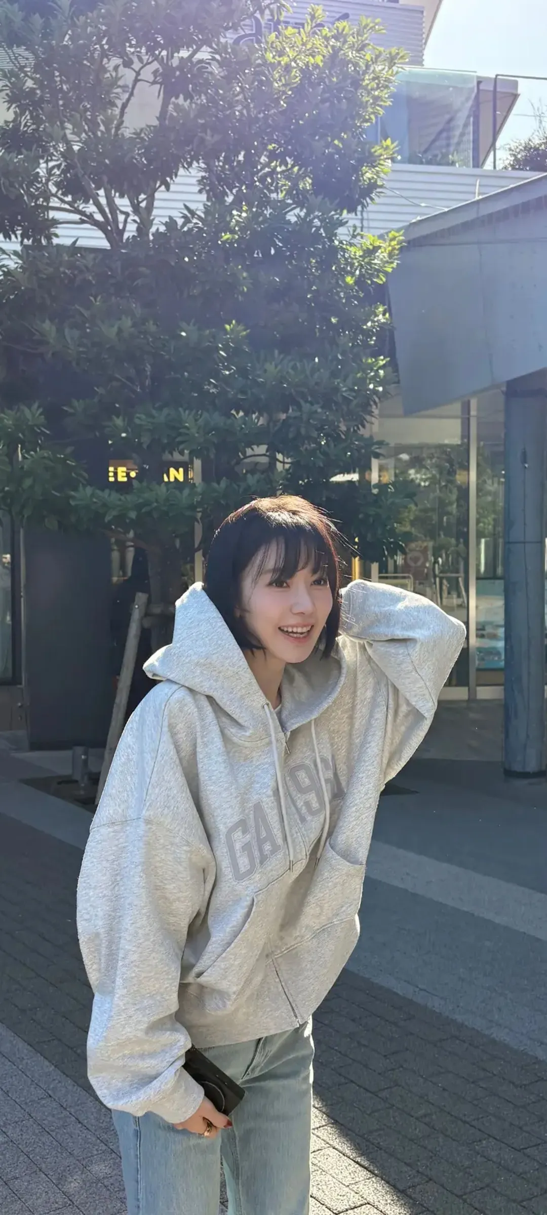 Fond d'écran de verrouillage mobile Sakura Miyawaki 4K HD télécharger — IZ*ONE, LE SSERAFIM