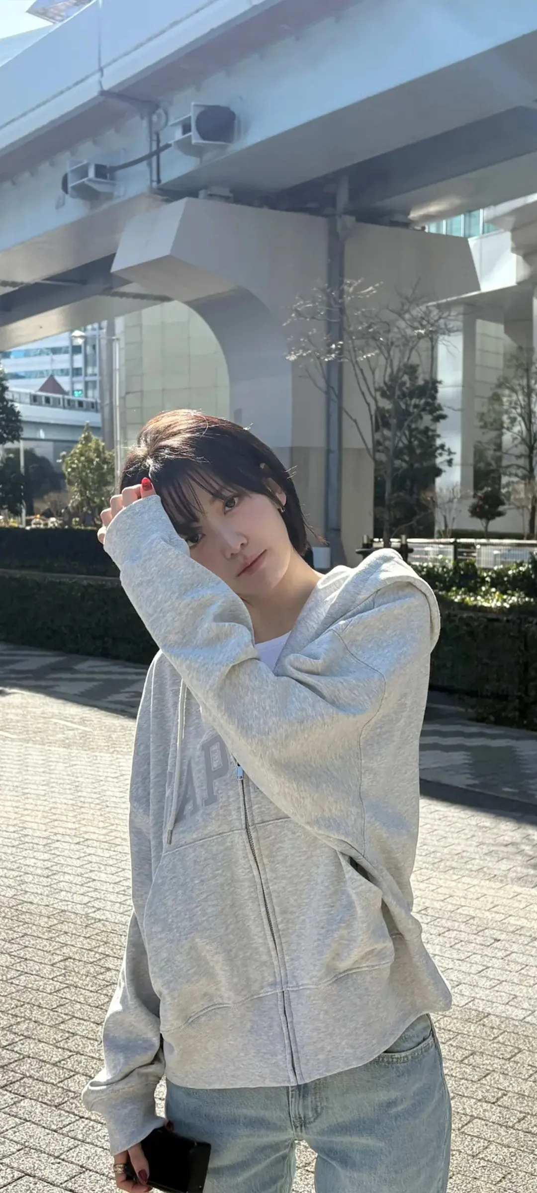 Fond d'écran de verrouillage mobile Sakura Miyawaki 4K HD télécharger — IZ*ONE, LE SSERAFIM