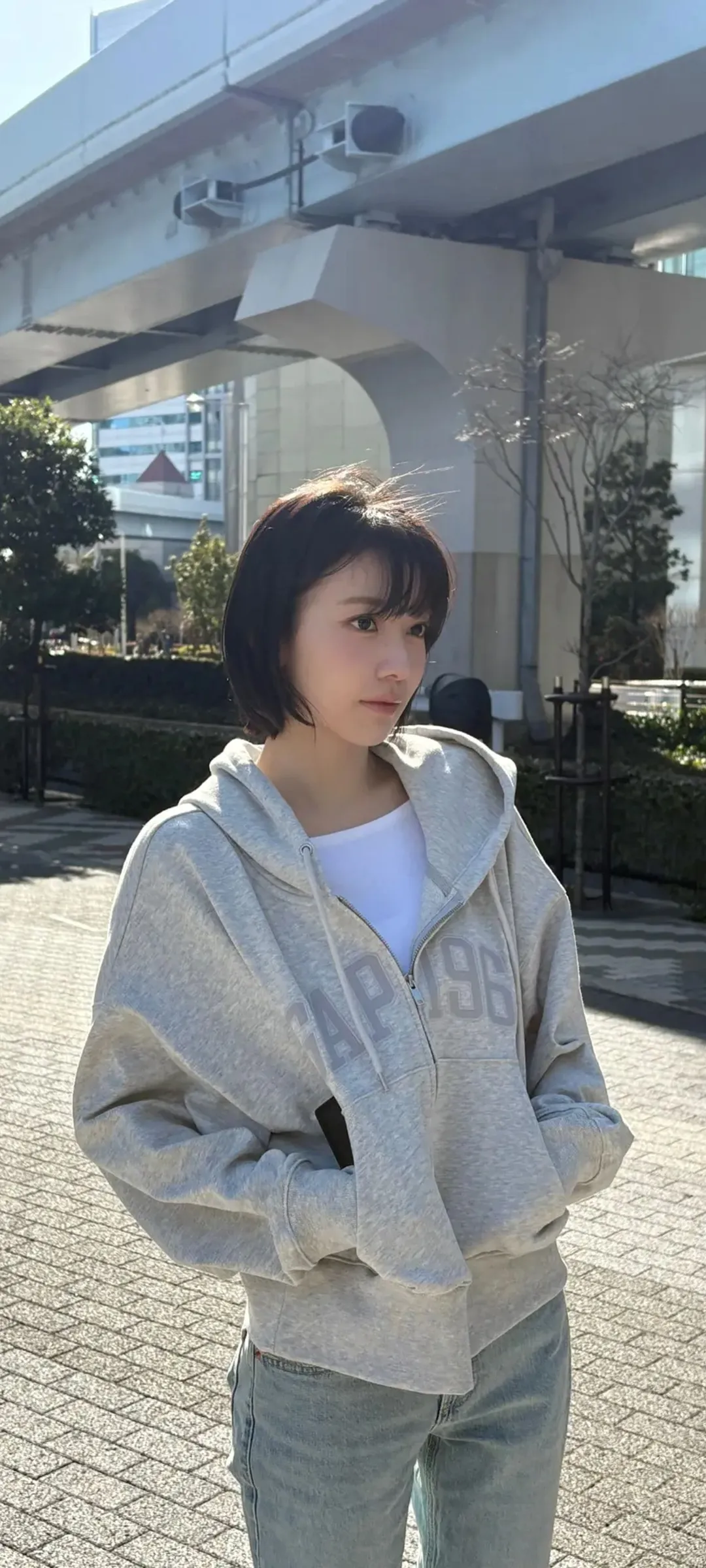 Fond d'écran de verrouillage mobile Sakura Miyawaki 4K HD télécharger — IZ*ONE, LE SSERAFIM