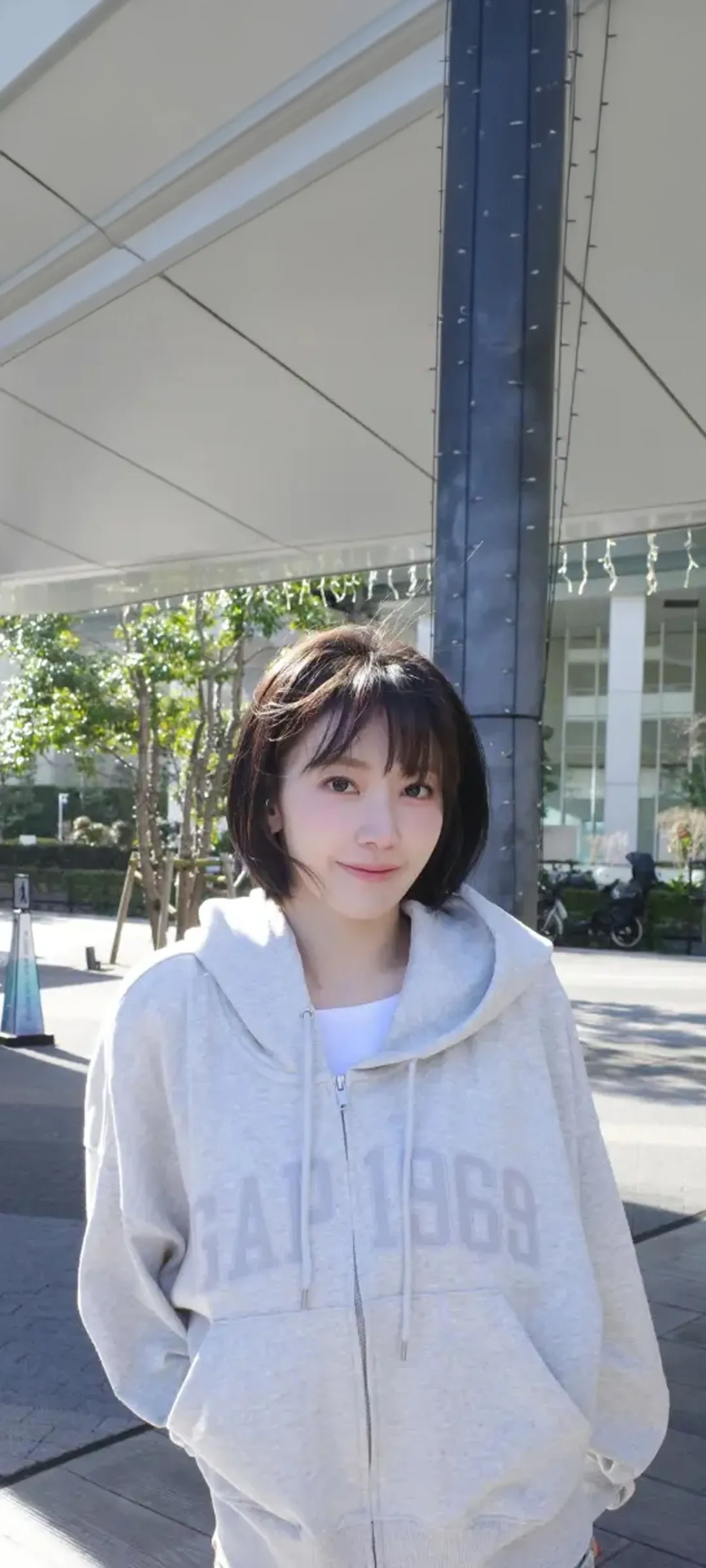 Fond d'écran de verrouillage mobile Sakura Miyawaki 4K HD télécharger — IZ*ONE, LE SSERAFIM