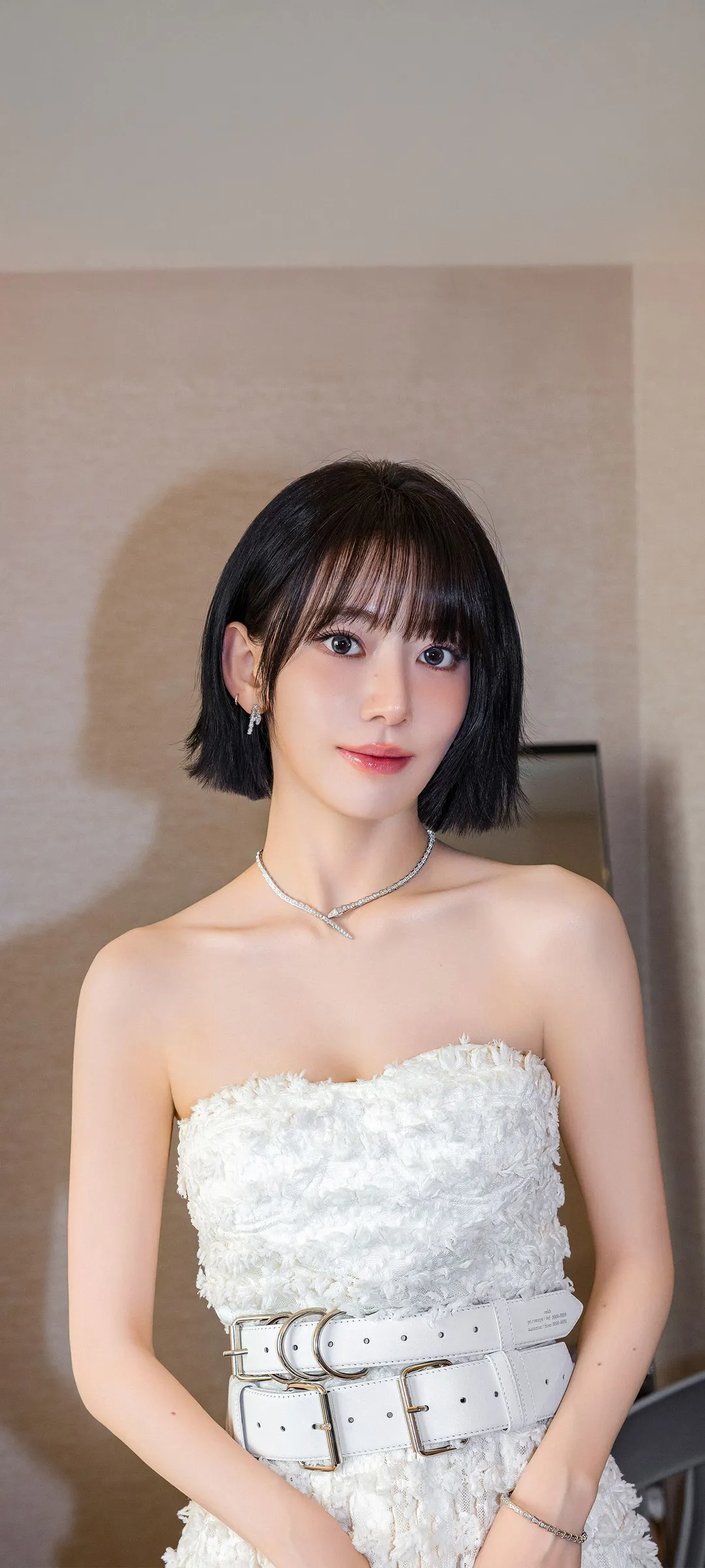 Fond d'écran de verrouillage mobile Sakura Miyawaki 4K HD télécharger — IZ*ONE, LE SSERAFIM
