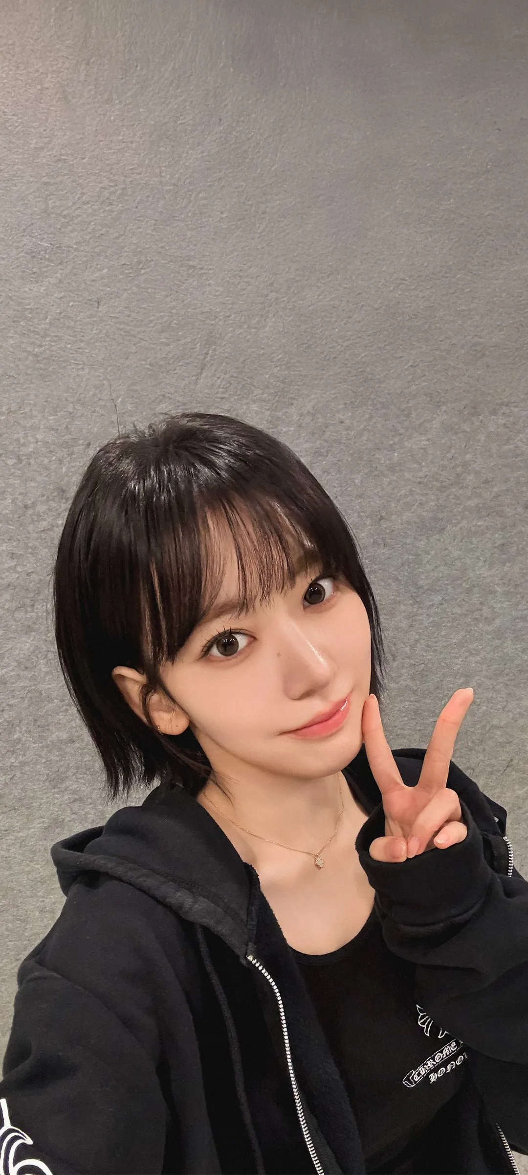 Fond d'écran de verrouillage mobile Sakura Miyawaki 4K HD télécharger — IZ*ONE, LE SSERAFIM