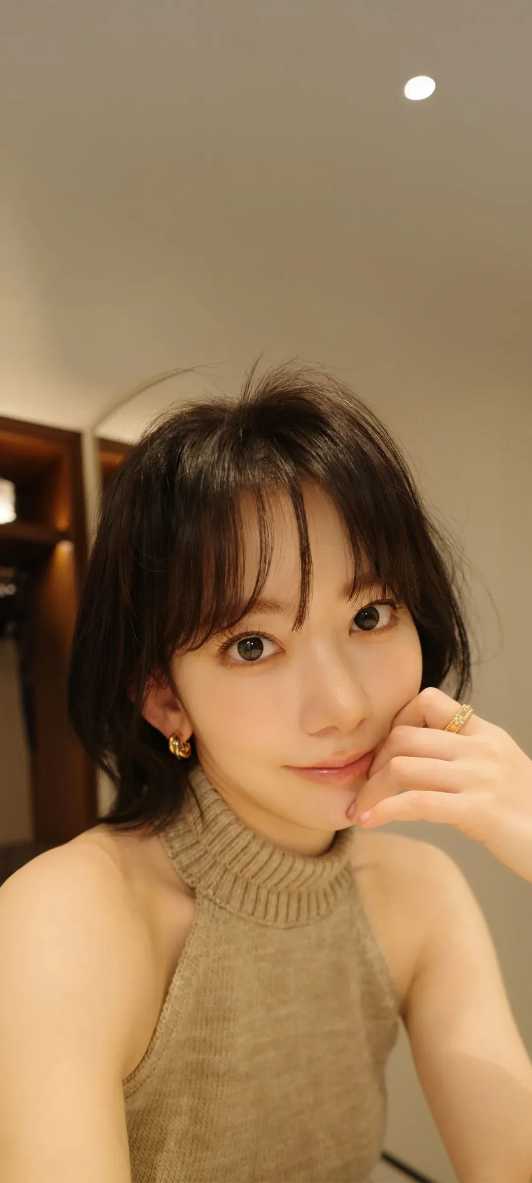 Fond d'écran de verrouillage mobile Sakura Miyawaki 4K HD télécharger — IZ*ONE, LE SSERAFIM