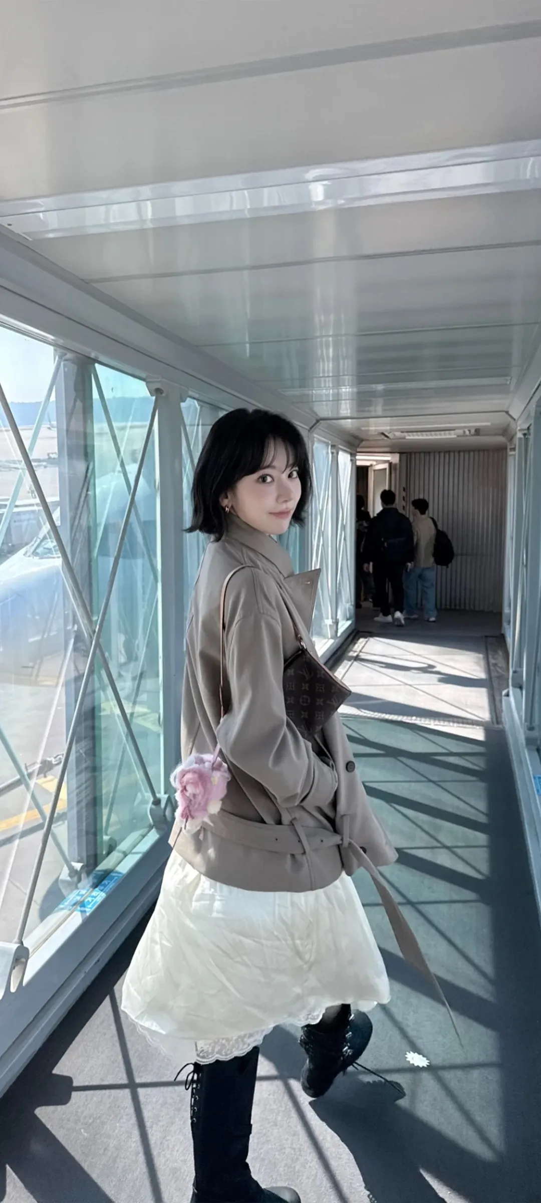 Fond d'écran de verrouillage mobile Sakura Miyawaki 4K HD télécharger — IZ*ONE, LE SSERAFIM
