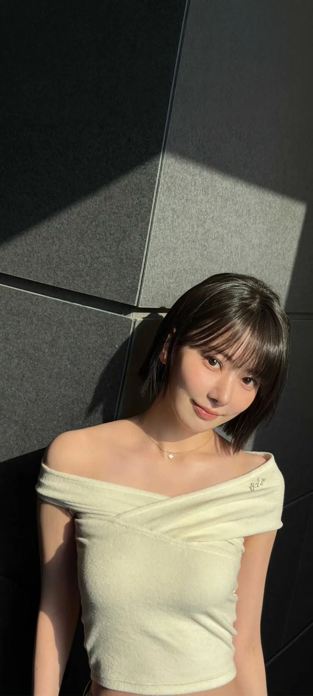 Fond d'écran de verrouillage mobile Sakura Miyawaki 4K HD télécharger — IZ*ONE, LE SSERAFIM
