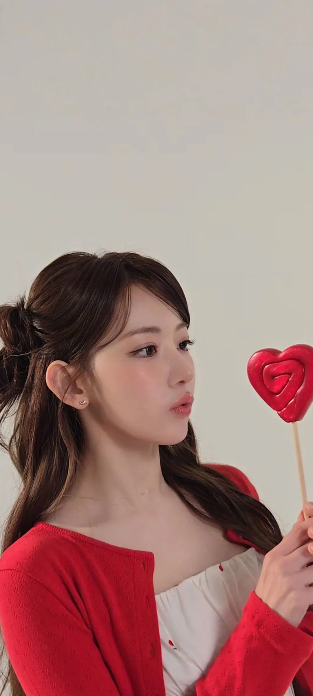 Fond d'écran de verrouillage mobile Sakura Miyawaki 4K HD télécharger — IZ*ONE, LE SSERAFIM