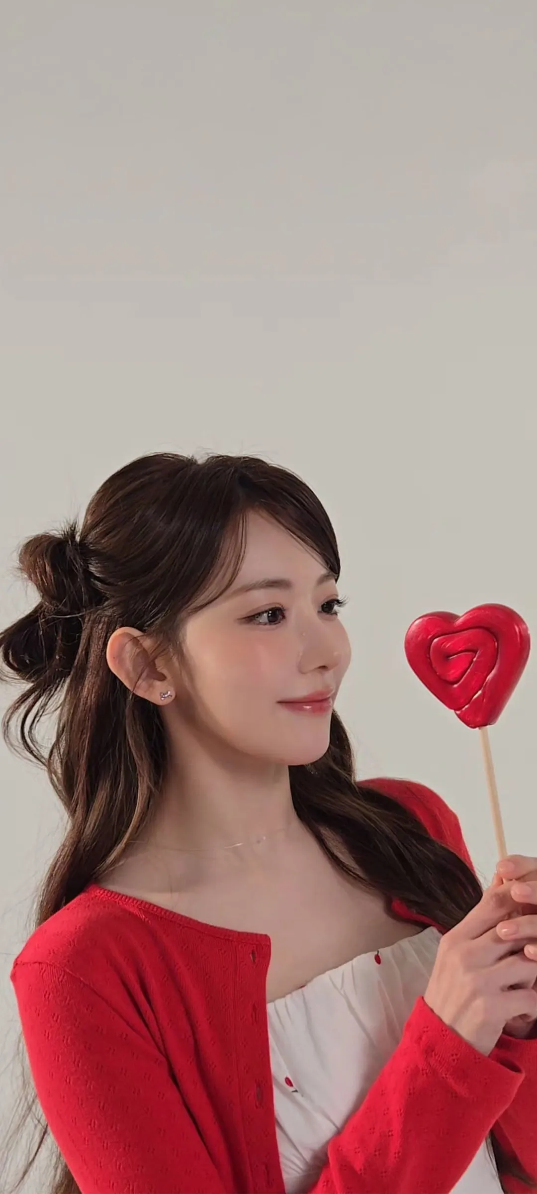 Fond d'écran de verrouillage mobile Sakura Miyawaki 4K HD télécharger — IZ*ONE, LE SSERAFIM