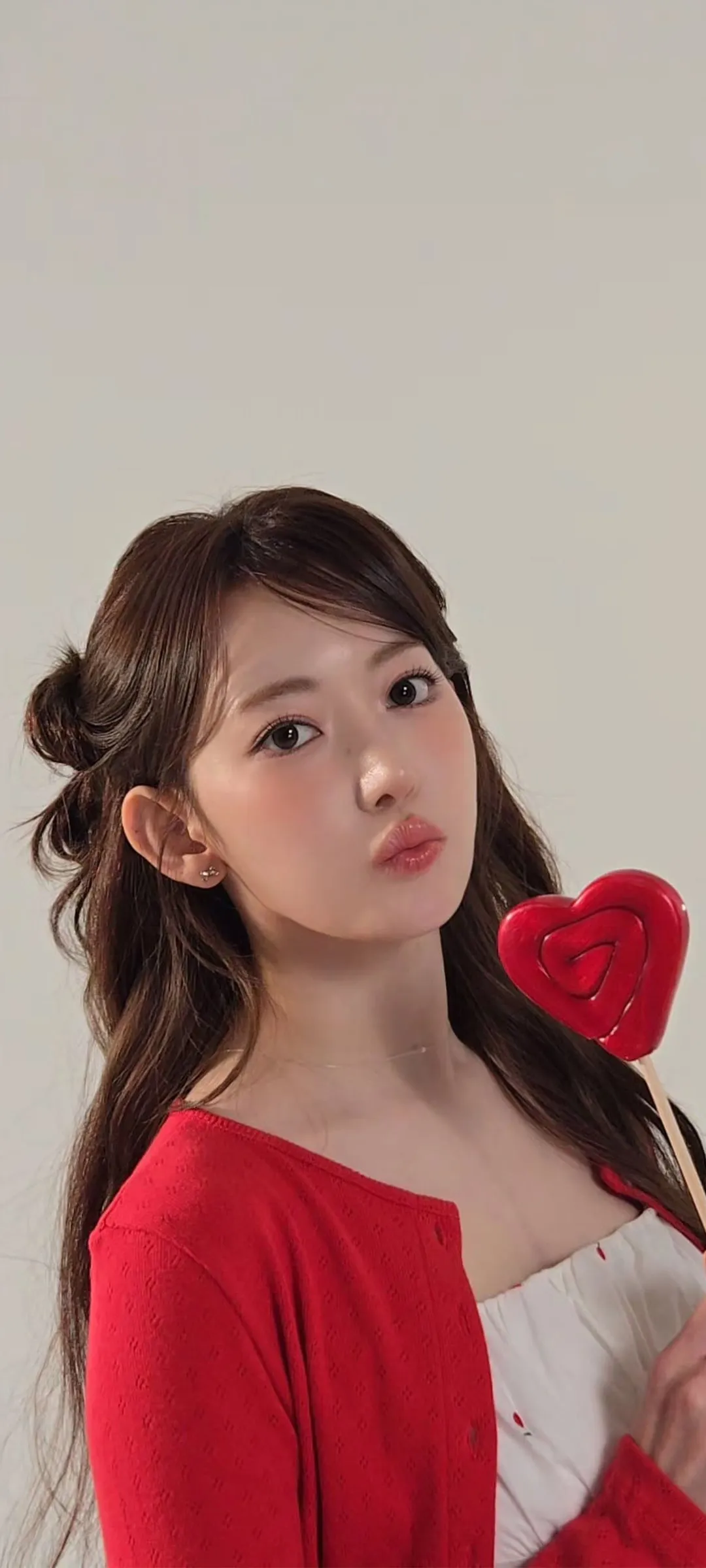 Fond d'écran de verrouillage mobile Sakura Miyawaki 4K HD télécharger — IZ*ONE, LE SSERAFIM