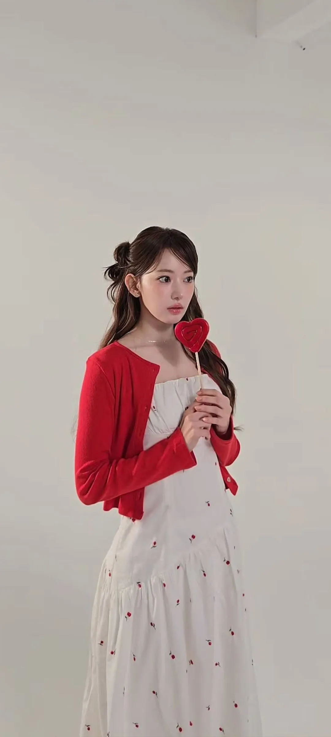Fond d'écran de verrouillage mobile Sakura Miyawaki 4K HD télécharger — IZ*ONE, LE SSERAFIM
