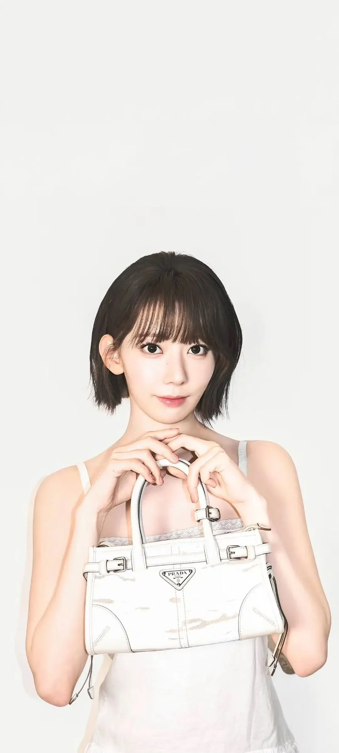Fond d'écran de verrouillage mobile Sakura Miyawaki 4K HD télécharger — IZ*ONE, LE SSERAFIM