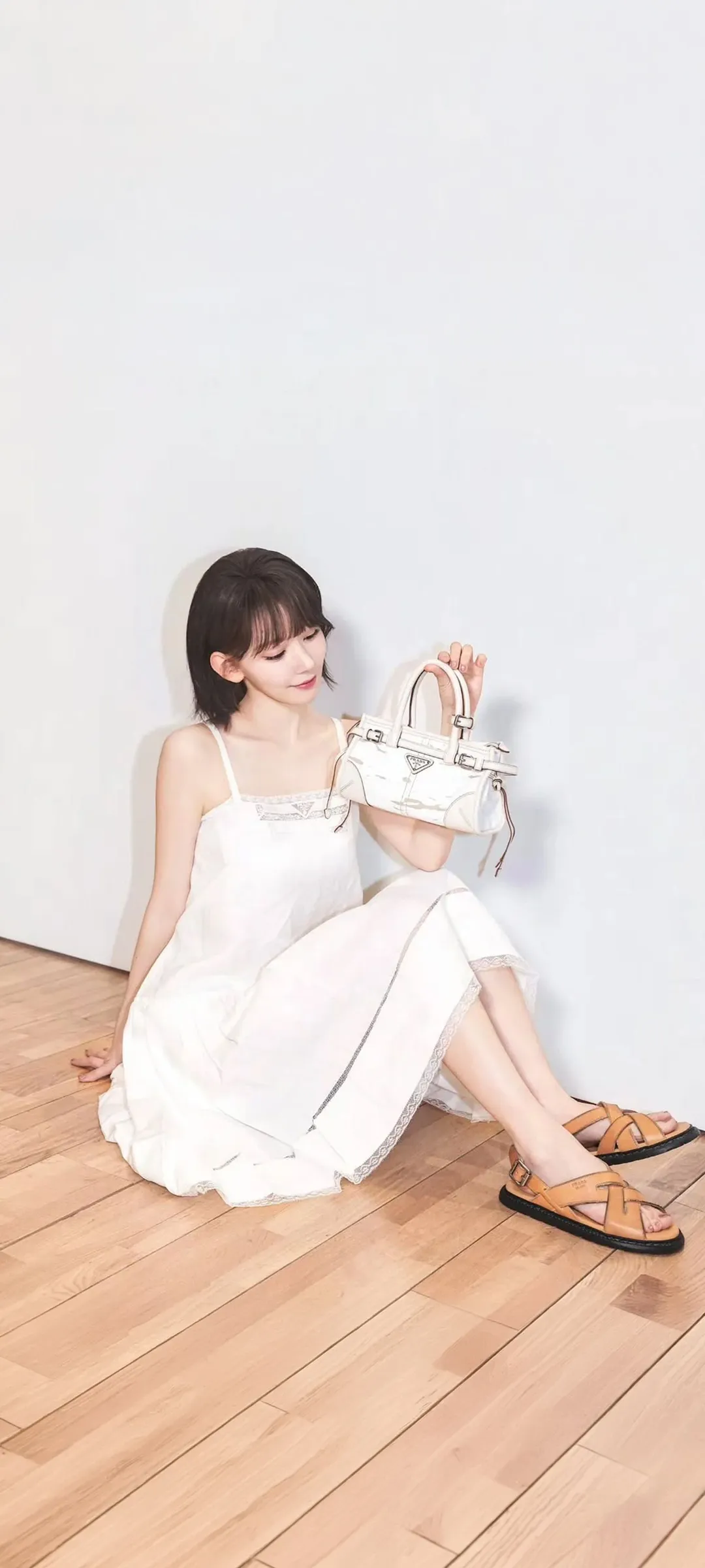Fond d'écran de verrouillage mobile Sakura Miyawaki 4K HD télécharger — IZ*ONE, LE SSERAFIM