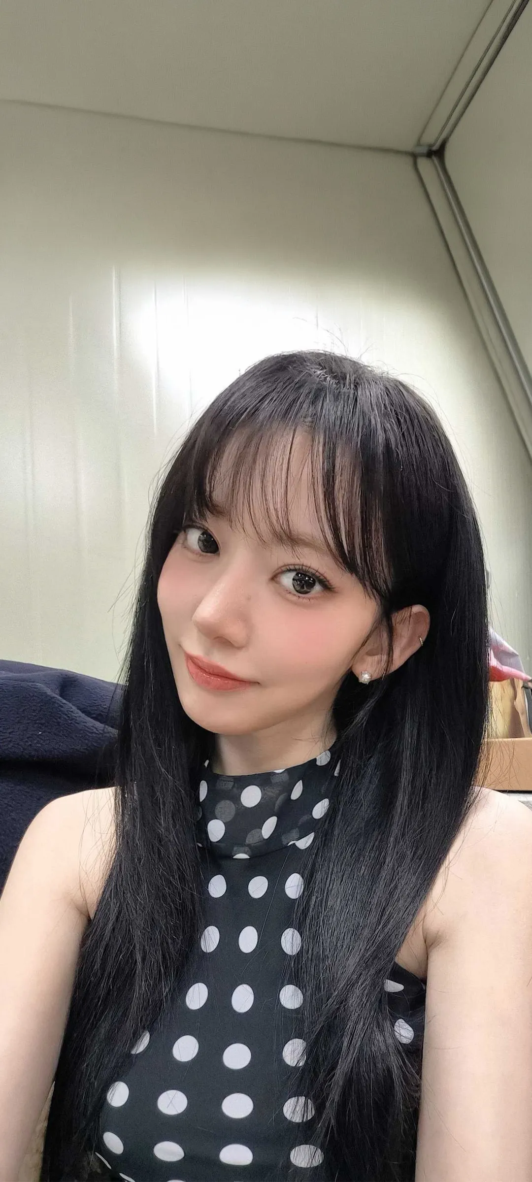 Fond d'écran de verrouillage mobile Sakura Miyawaki 4K HD télécharger — IZ*ONE, LE SSERAFIM