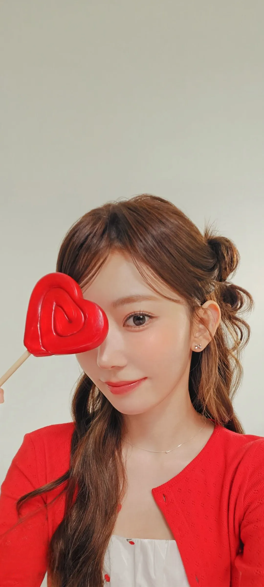 Fond d'écran de verrouillage mobile Sakura Miyawaki 4K HD télécharger — IZ*ONE, LE SSERAFIM