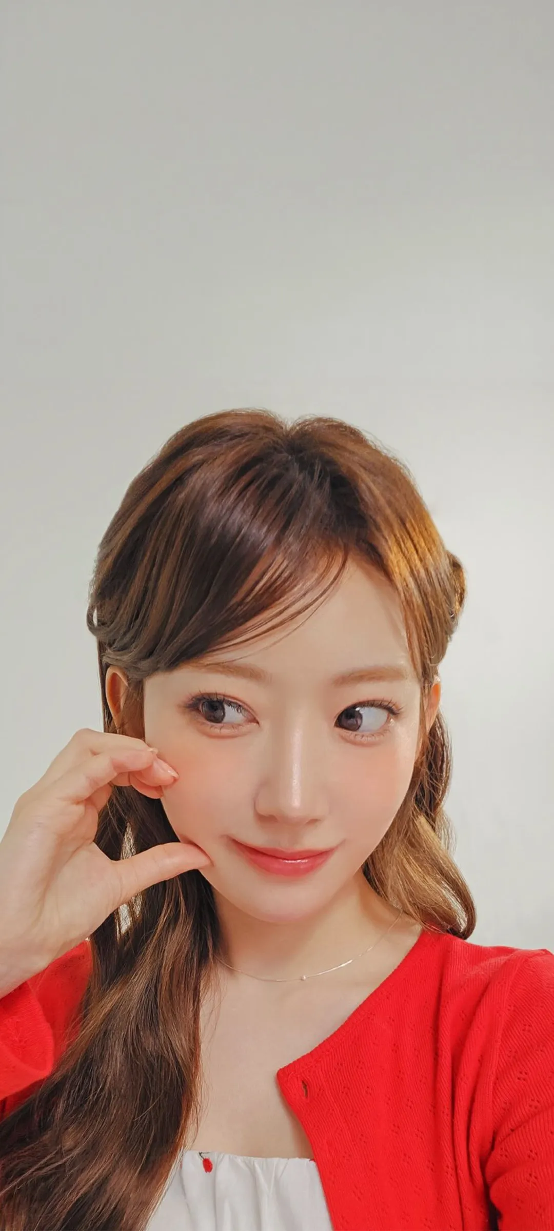 Fond d'écran de verrouillage mobile Sakura Miyawaki 4K HD télécharger — IZ*ONE, LE SSERAFIM