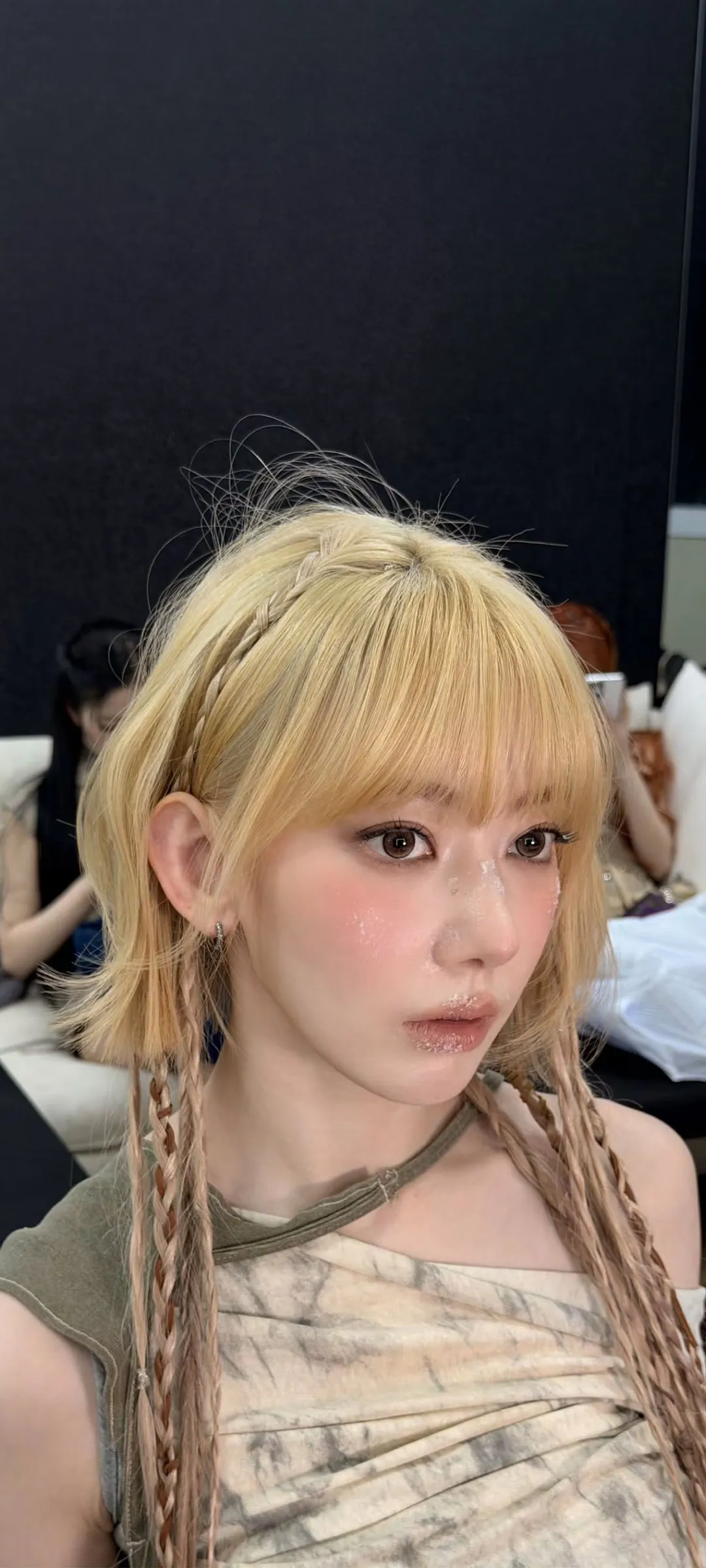 Fond d'écran de verrouillage mobile Sakura Miyawaki 4K HD télécharger — IZ*ONE, LE SSERAFIM