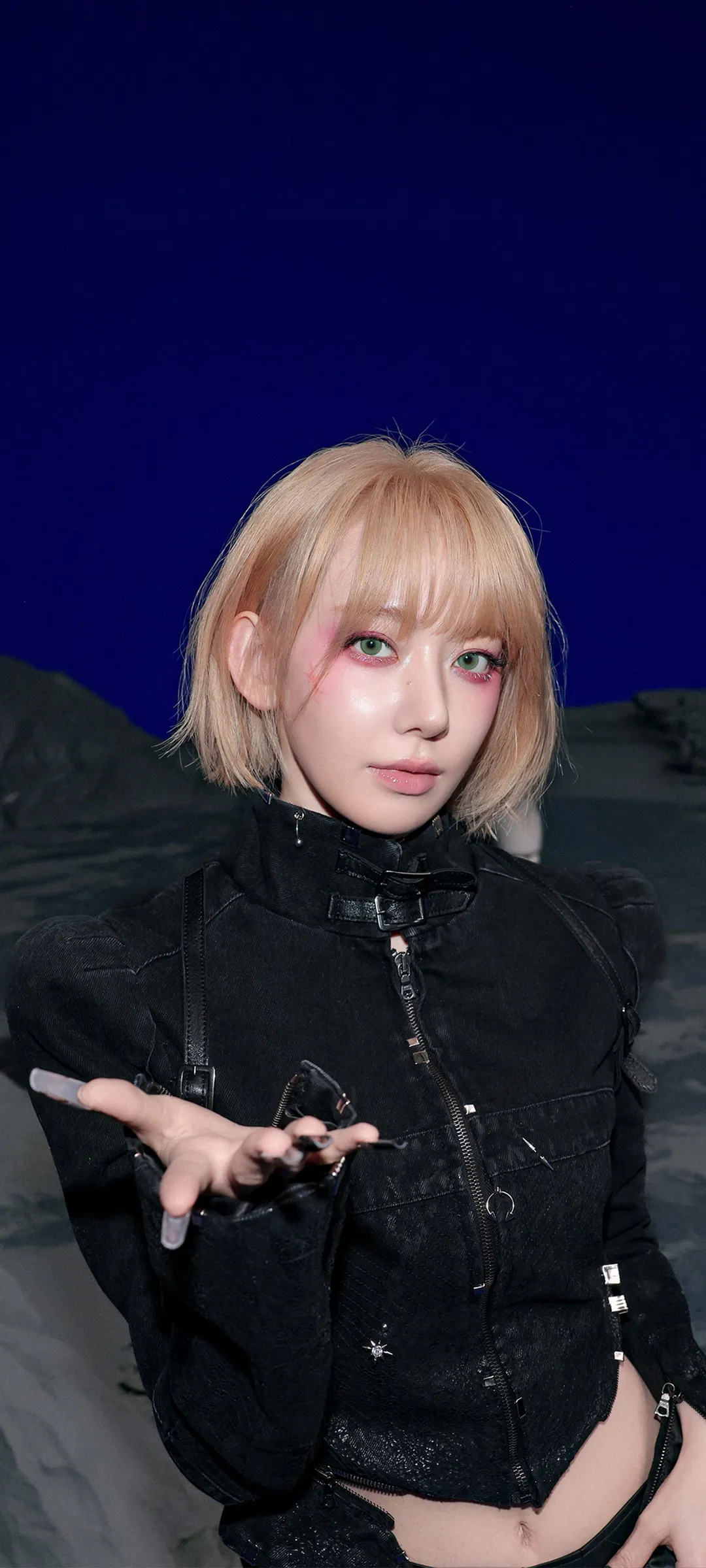 Fond d'écran de verrouillage mobile Sakura Miyawaki 4K HD télécharger — IZ*ONE, LE SSERAFIM