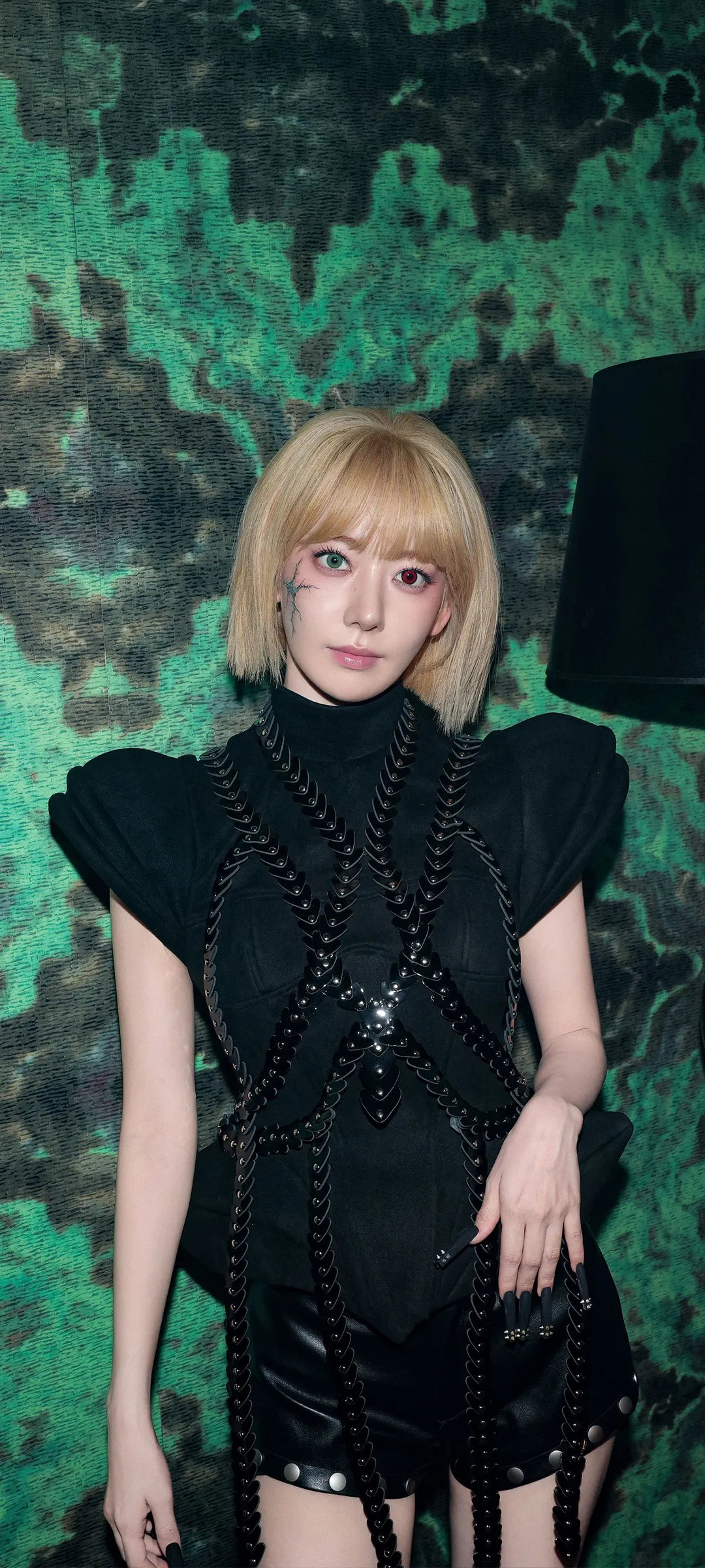 Fond d'écran de verrouillage mobile Sakura Miyawaki 4K HD télécharger — IZ*ONE, LE SSERAFIM