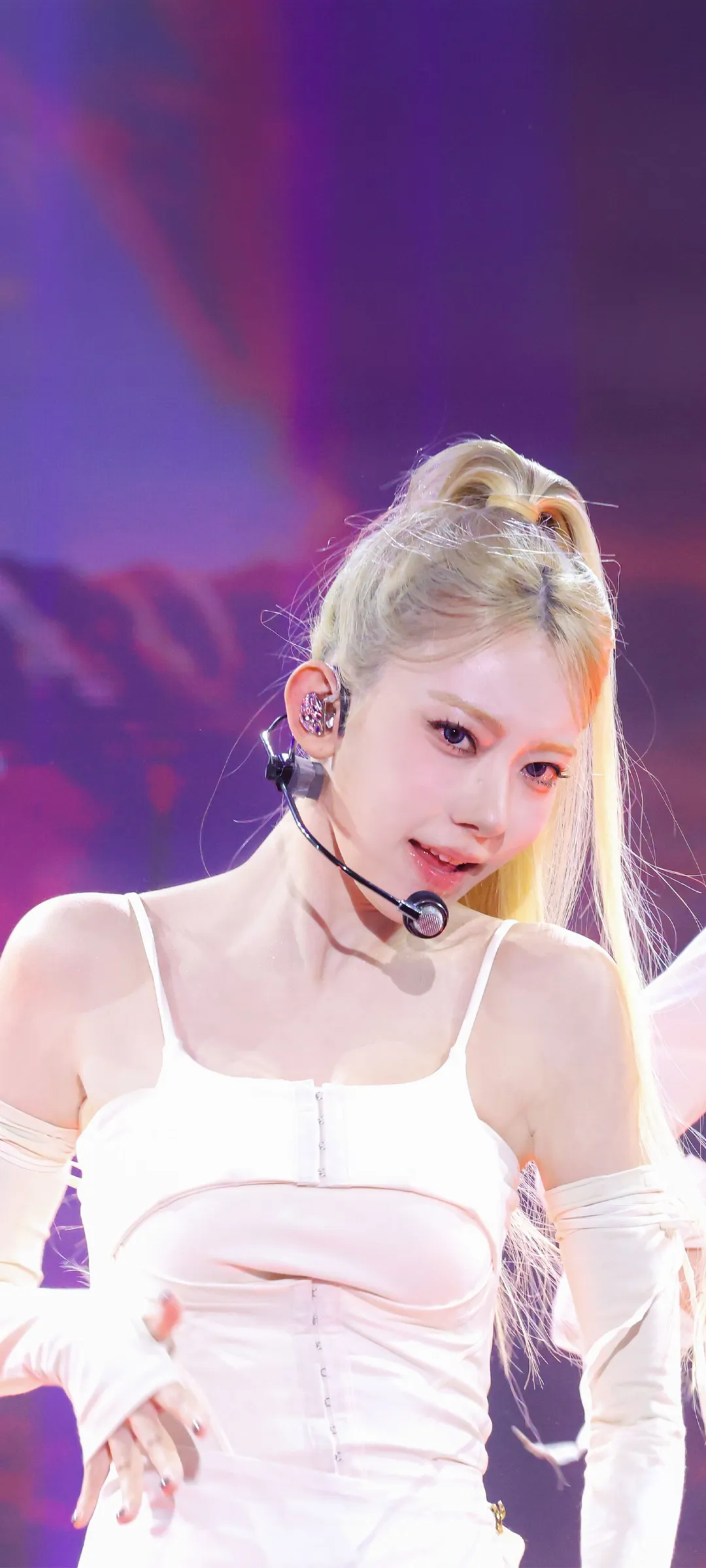 Fond d'écran de verrouillage mobile Sakura Miyawaki 4K HD télécharger — IZ*ONE, LE SSERAFIM