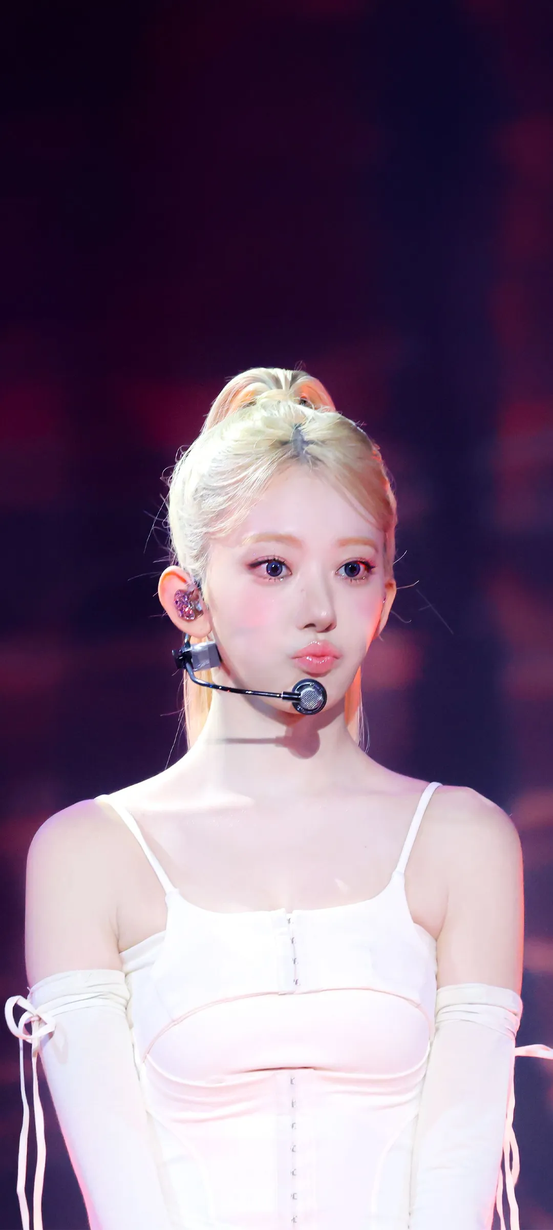 Fond d'écran de verrouillage mobile Sakura Miyawaki 4K HD télécharger — IZ*ONE, LE SSERAFIM