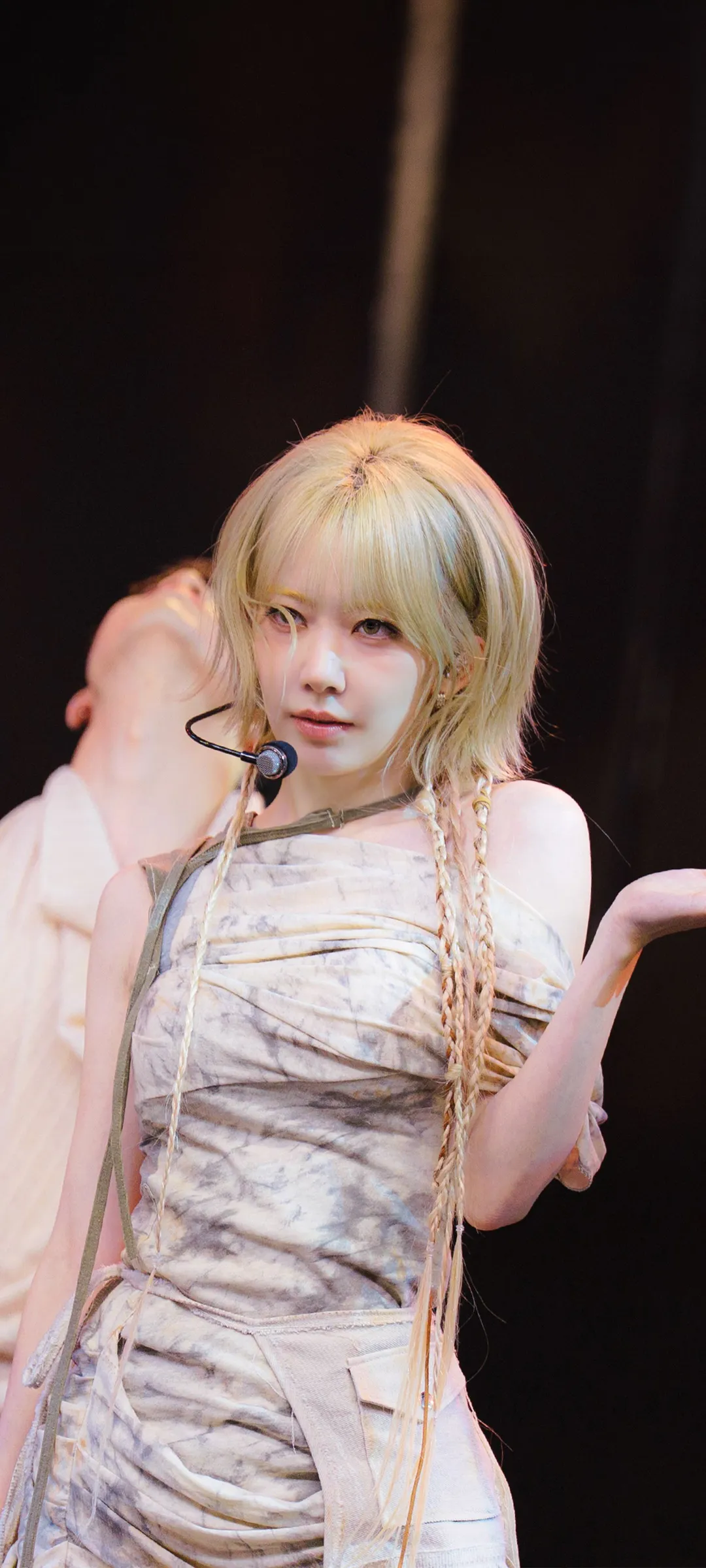 Fond d'écran de verrouillage mobile Sakura Miyawaki 4K HD télécharger — IZ*ONE, LE SSERAFIM