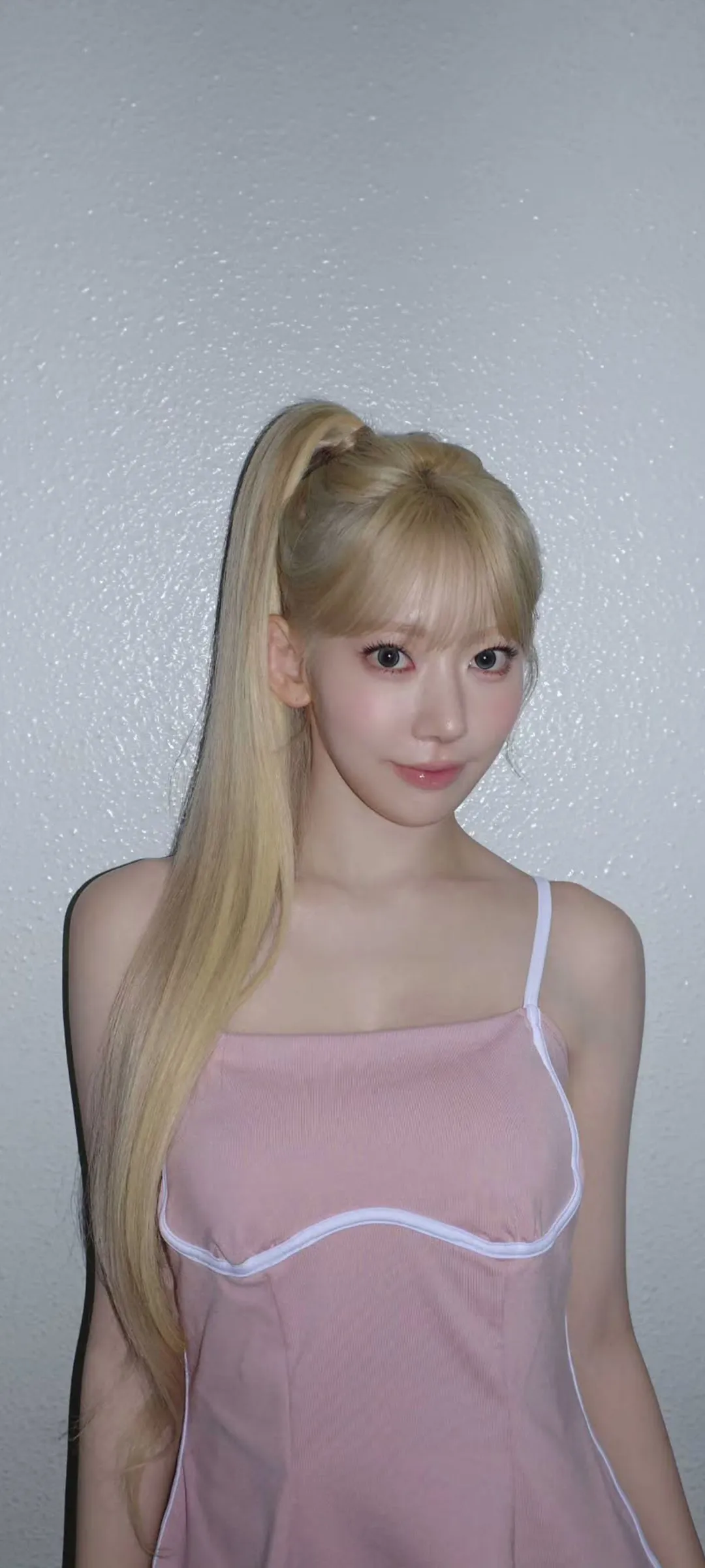Fond d'écran de verrouillage mobile Sakura Miyawaki 4K HD télécharger — IZ*ONE, LE SSERAFIM