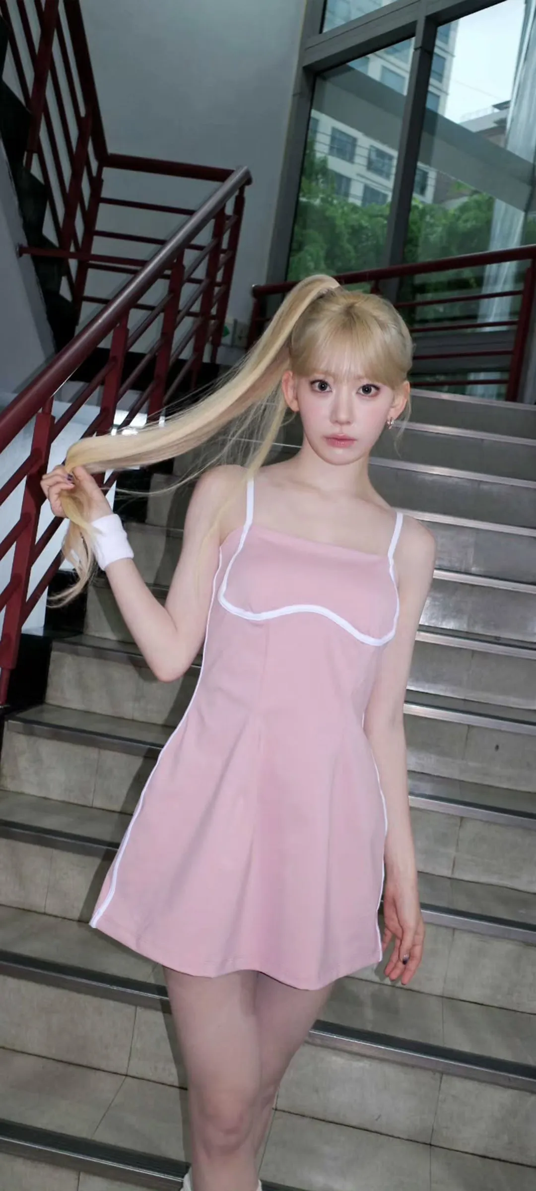 Fond d'écran de verrouillage mobile Sakura Miyawaki 4K HD télécharger — IZ*ONE, LE SSERAFIM