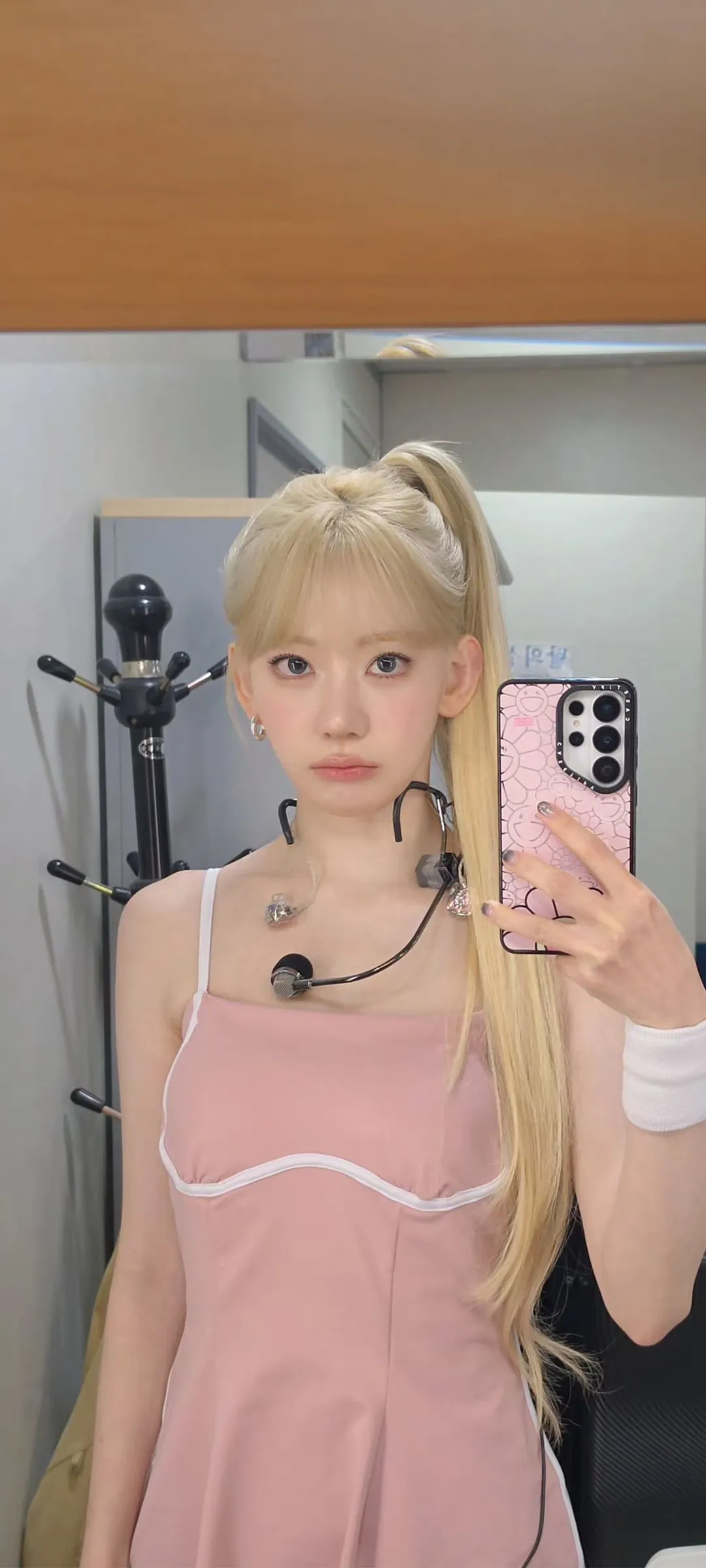Fond d'écran de verrouillage mobile Sakura Miyawaki 4K HD télécharger — IZ*ONE, LE SSERAFIM