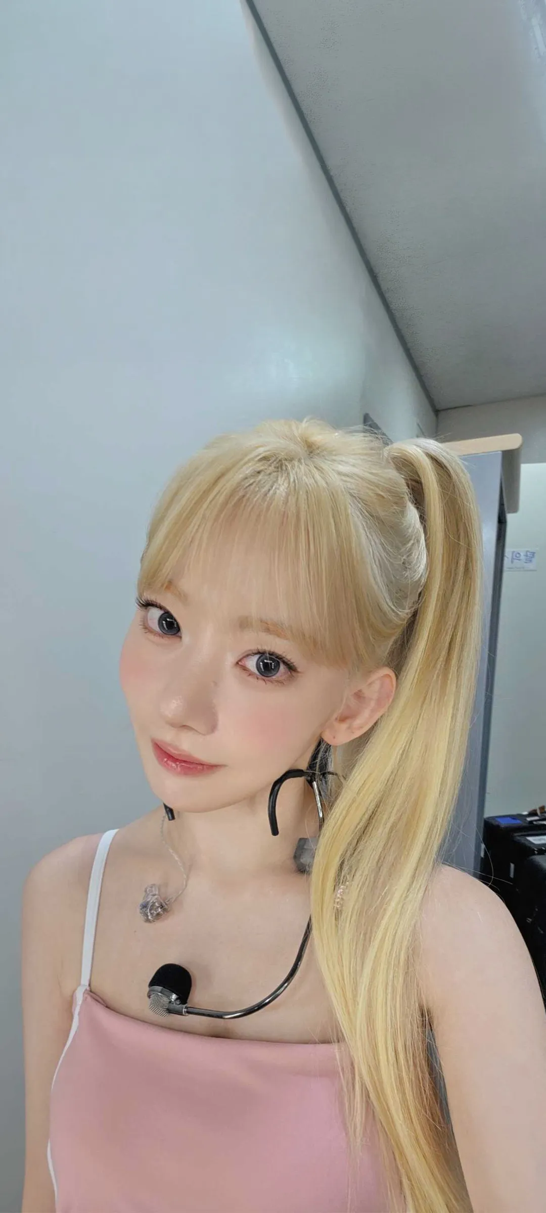 Fond d'écran de verrouillage mobile Sakura Miyawaki 4K HD télécharger — IZ*ONE, LE SSERAFIM