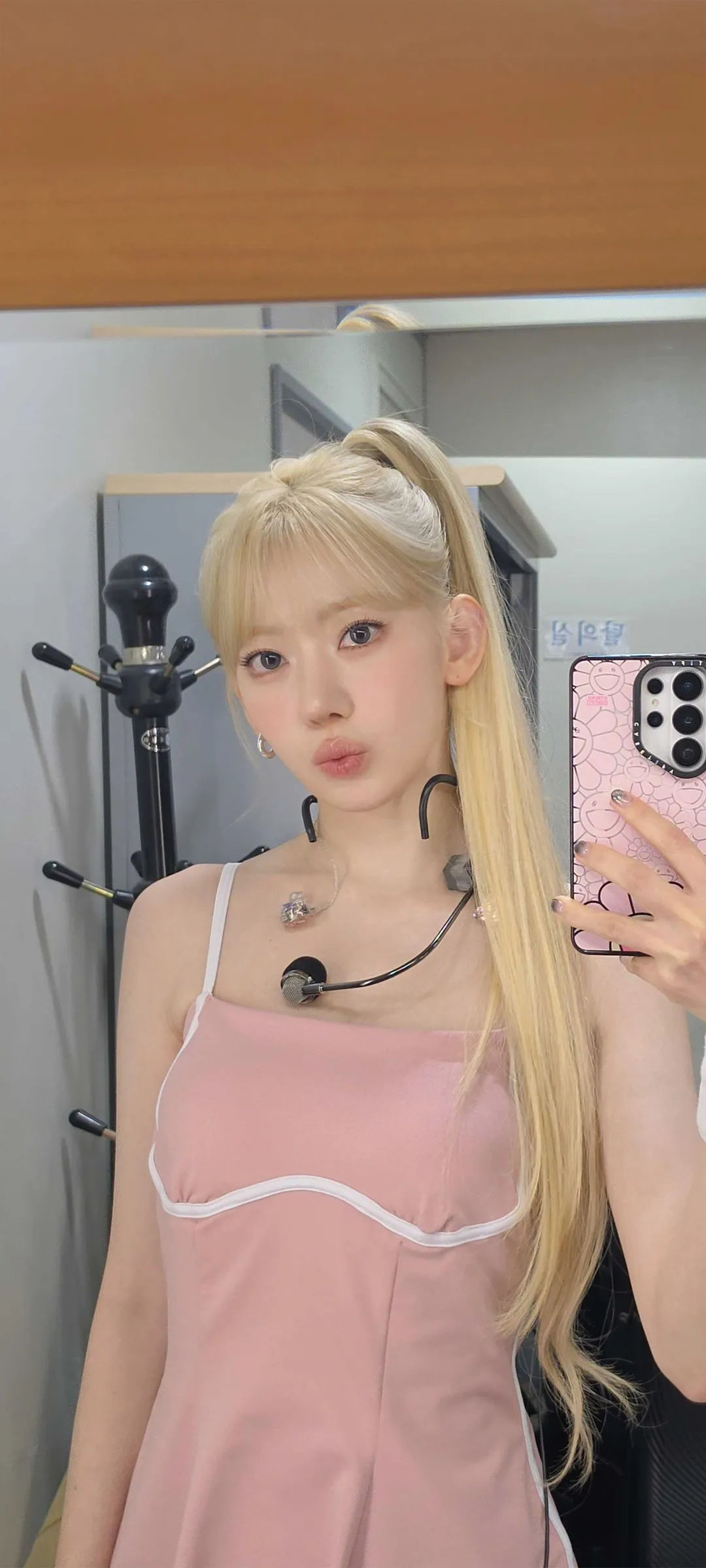 Fond d'écran de verrouillage mobile Sakura Miyawaki 4K HD télécharger — IZ*ONE, LE SSERAFIM