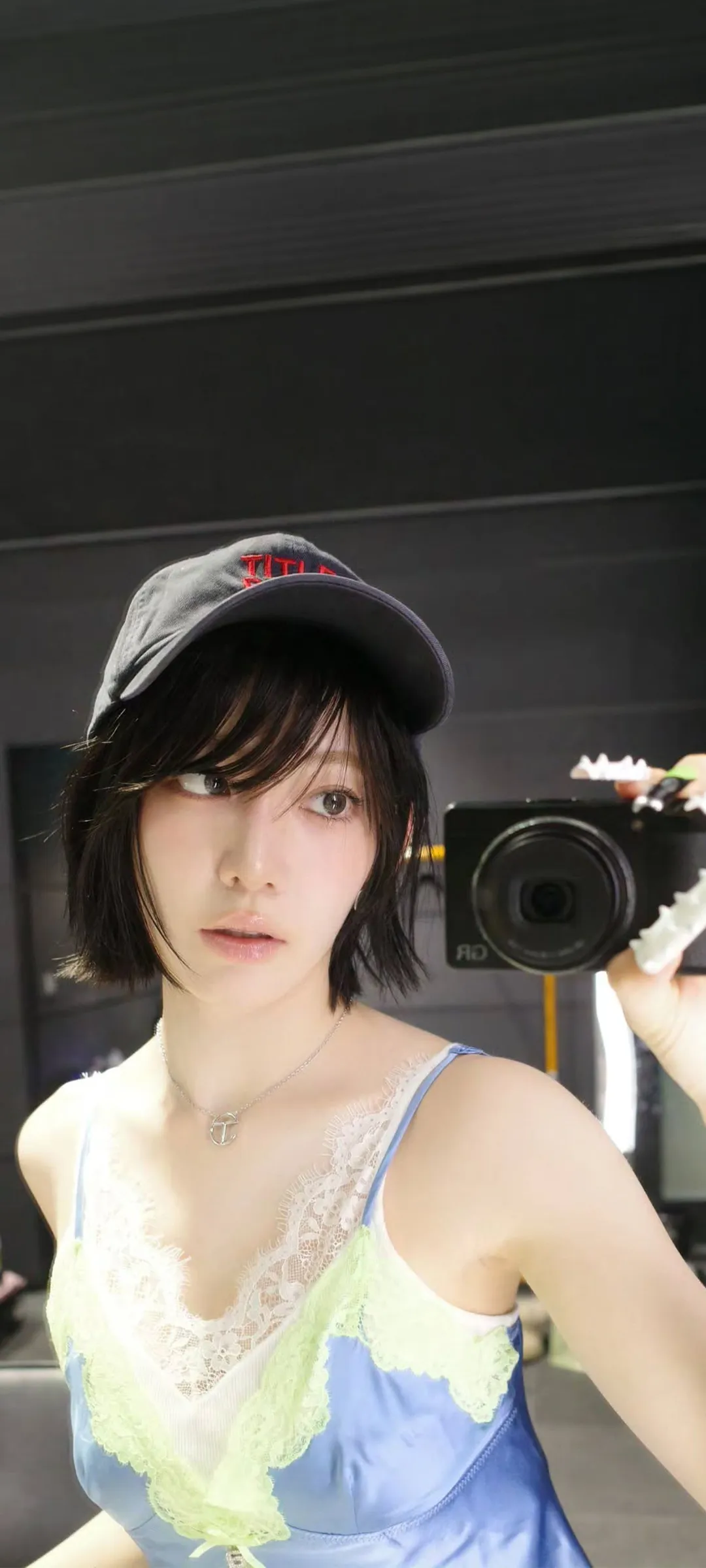Fond d'écran de verrouillage mobile Sakura Miyawaki 4K HD télécharger — IZ*ONE, LE SSERAFIM