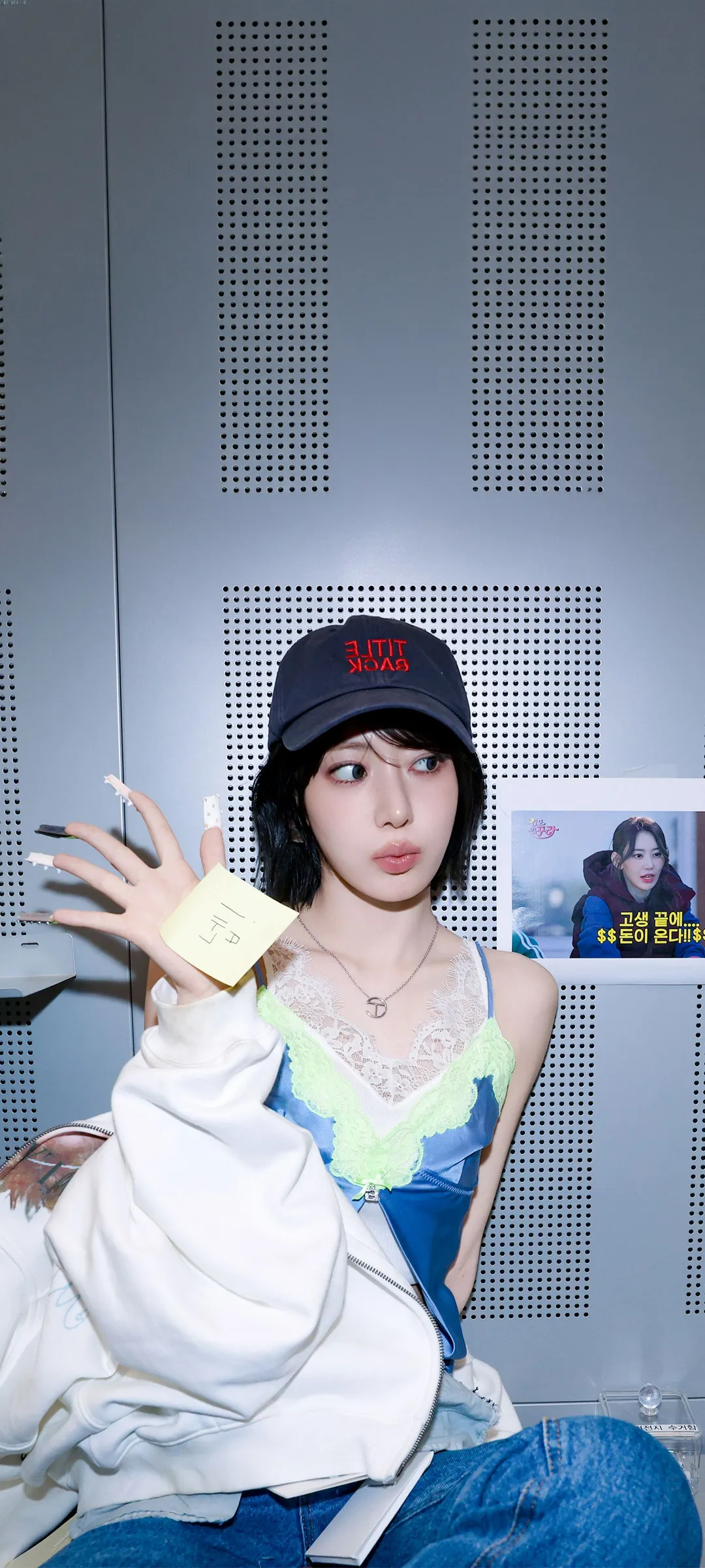 Fond d'écran de verrouillage mobile Sakura Miyawaki 4K HD télécharger — IZ*ONE, LE SSERAFIM