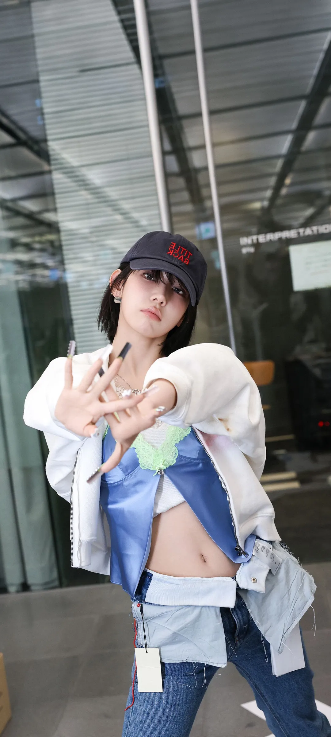Fond d'écran de verrouillage mobile Sakura Miyawaki 4K HD télécharger — IZ*ONE, LE SSERAFIM