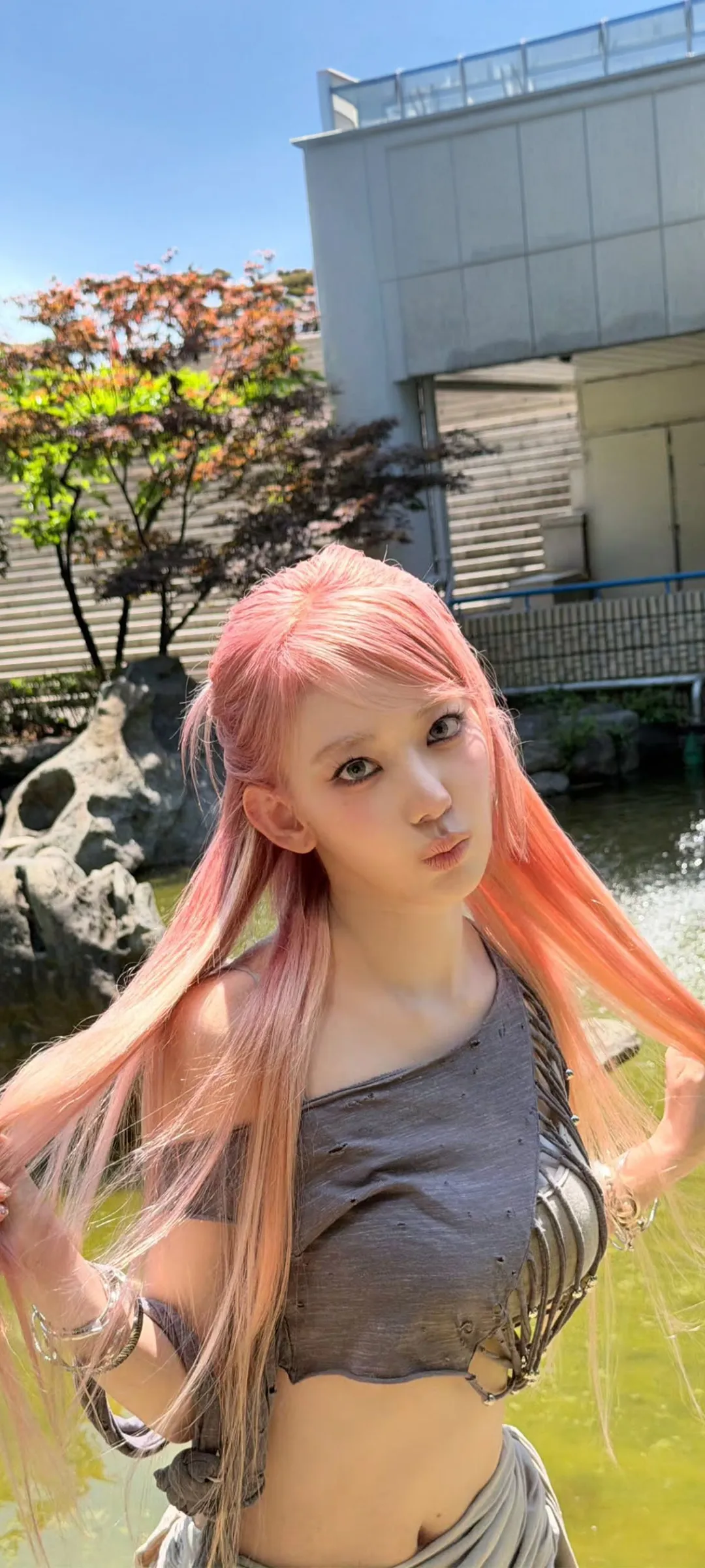 Fond d'écran de verrouillage mobile Sakura Miyawaki 4K HD télécharger — IZ*ONE, LE SSERAFIM