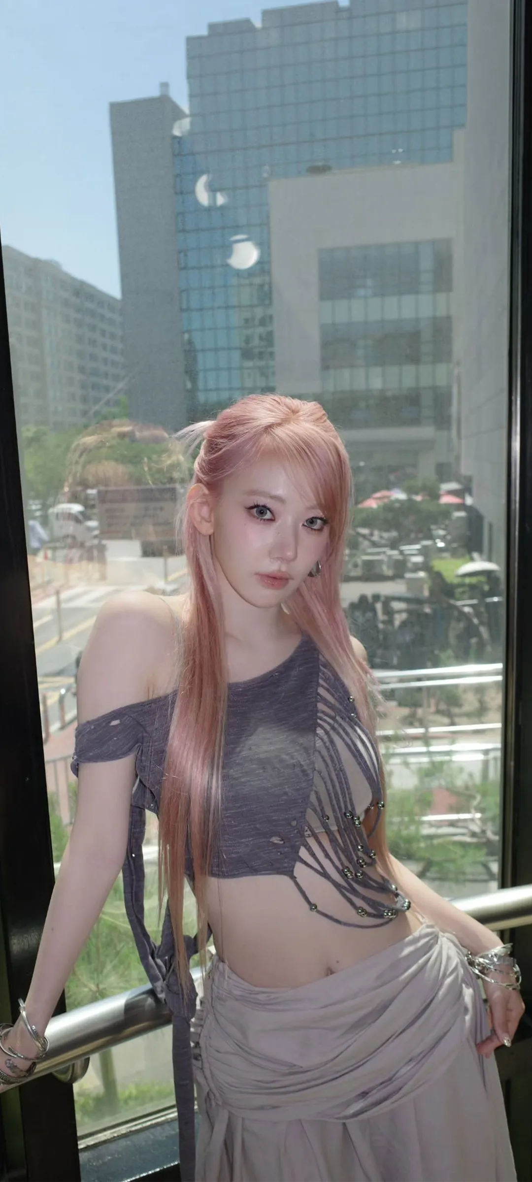 Fond d'écran de verrouillage mobile Sakura Miyawaki 4K HD télécharger — IZ*ONE, LE SSERAFIM