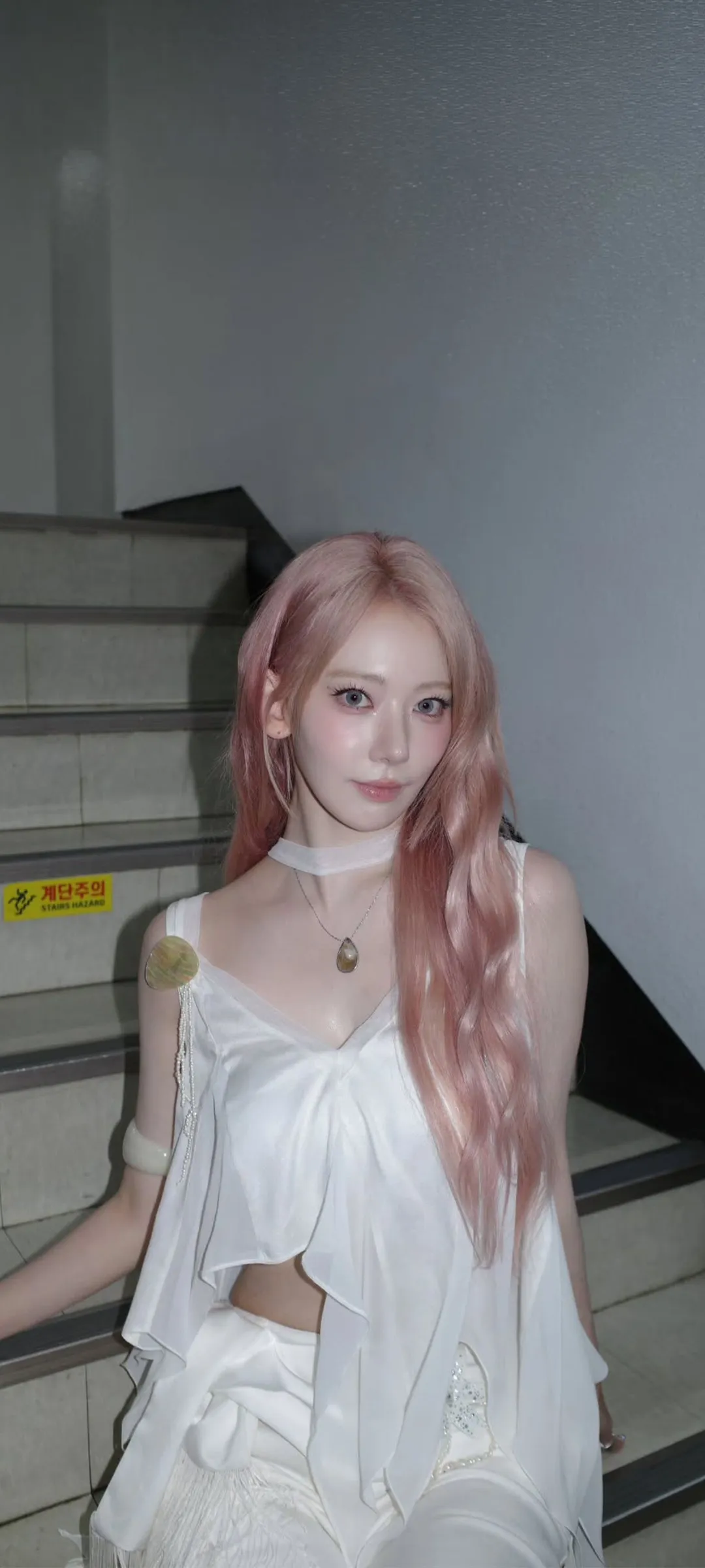 Fond d'écran de verrouillage mobile Sakura Miyawaki 4K HD télécharger — IZ*ONE, LE SSERAFIM