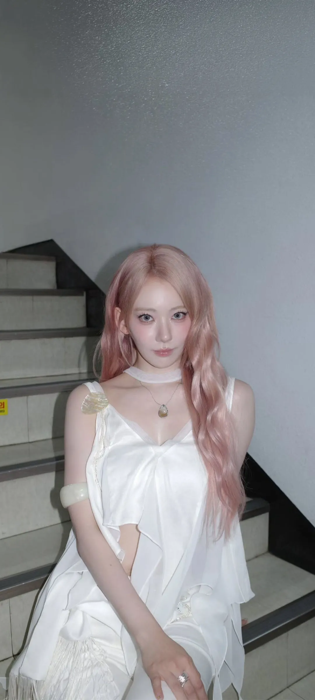 Fond d'écran de verrouillage mobile Sakura Miyawaki 4K HD télécharger — IZ*ONE, LE SSERAFIM