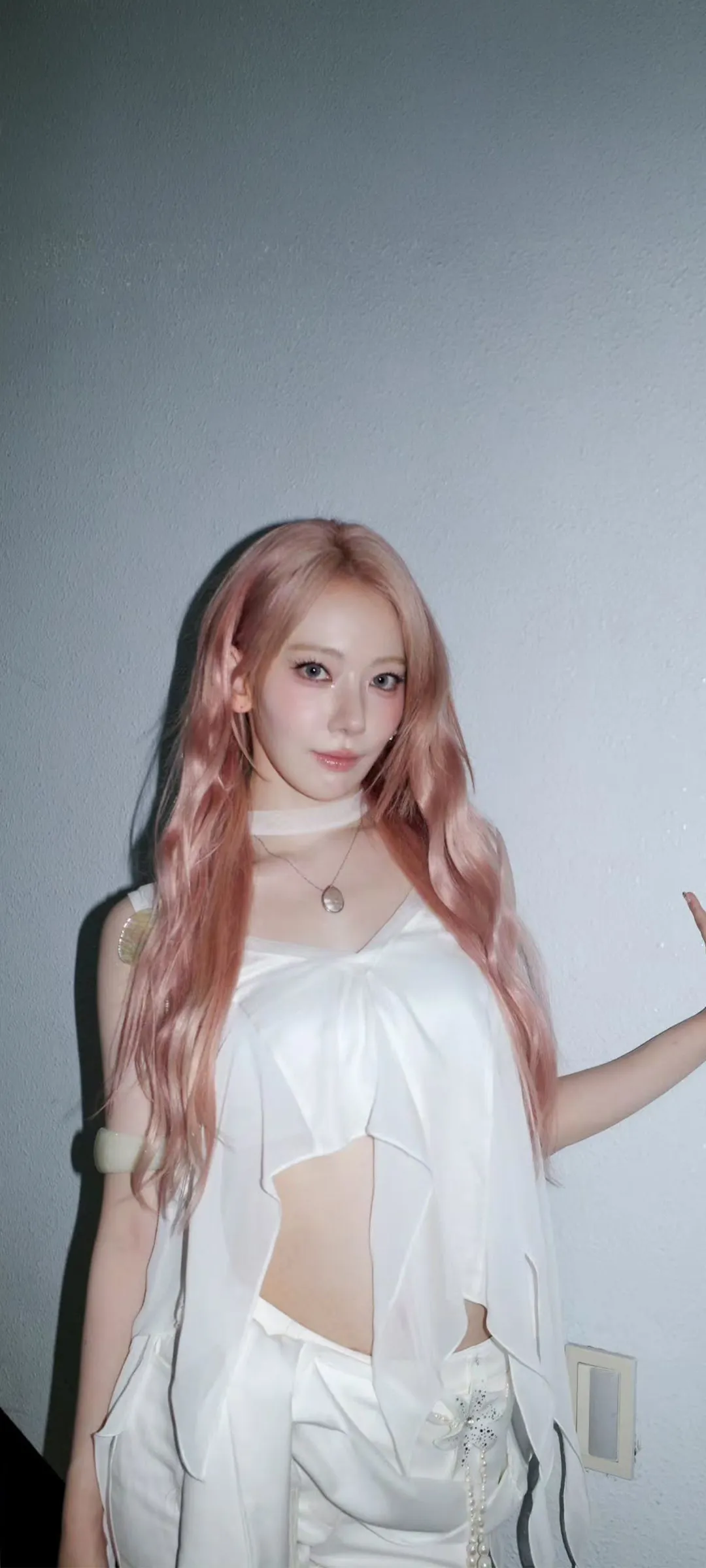 Fond d'écran de verrouillage mobile Sakura Miyawaki 4K HD télécharger — IZ*ONE, LE SSERAFIM